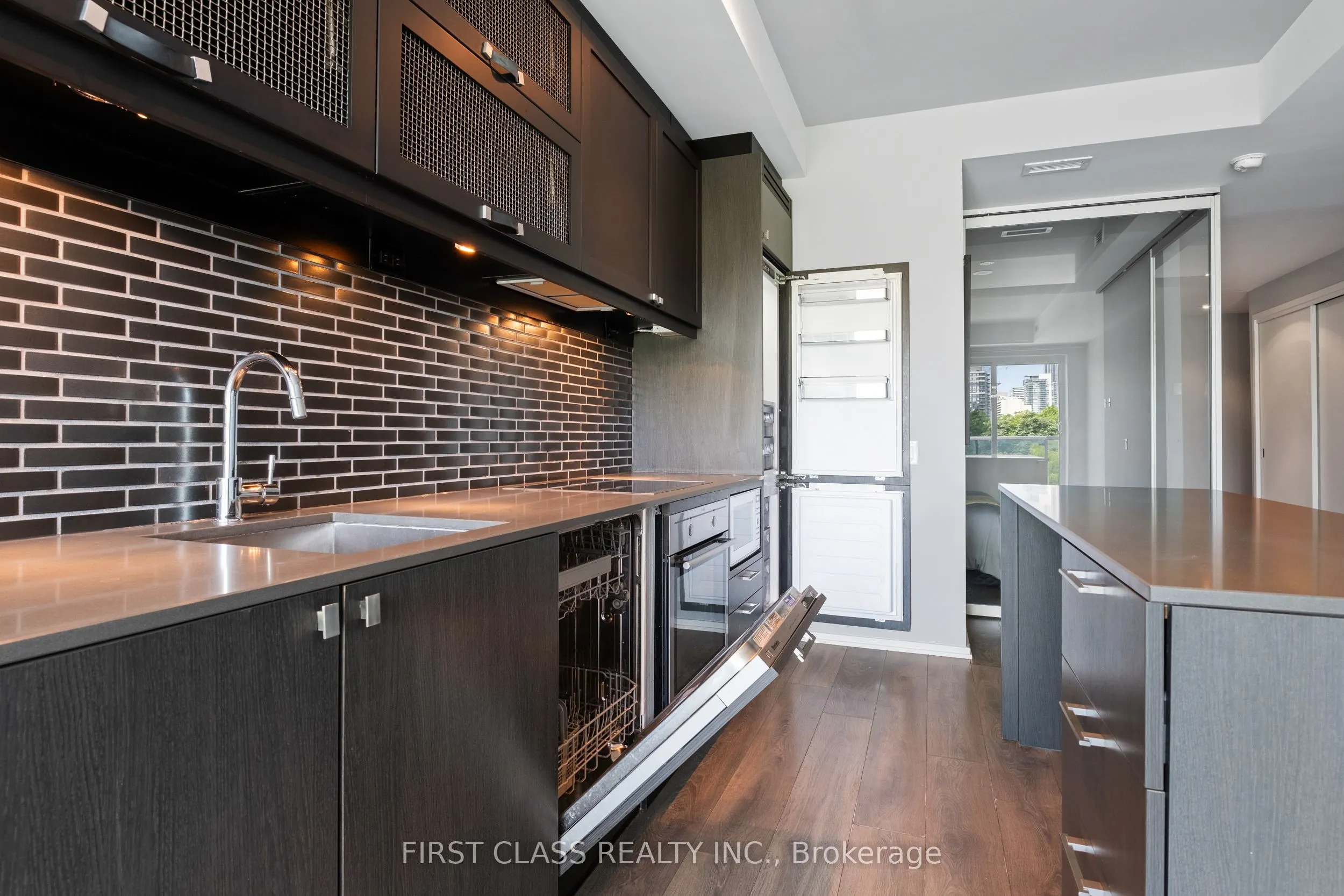 783 Bathurst Street, #413