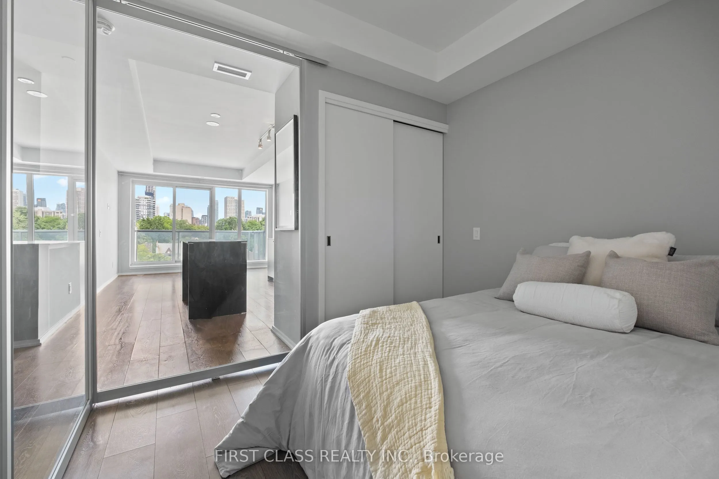783 Bathurst Street, #413