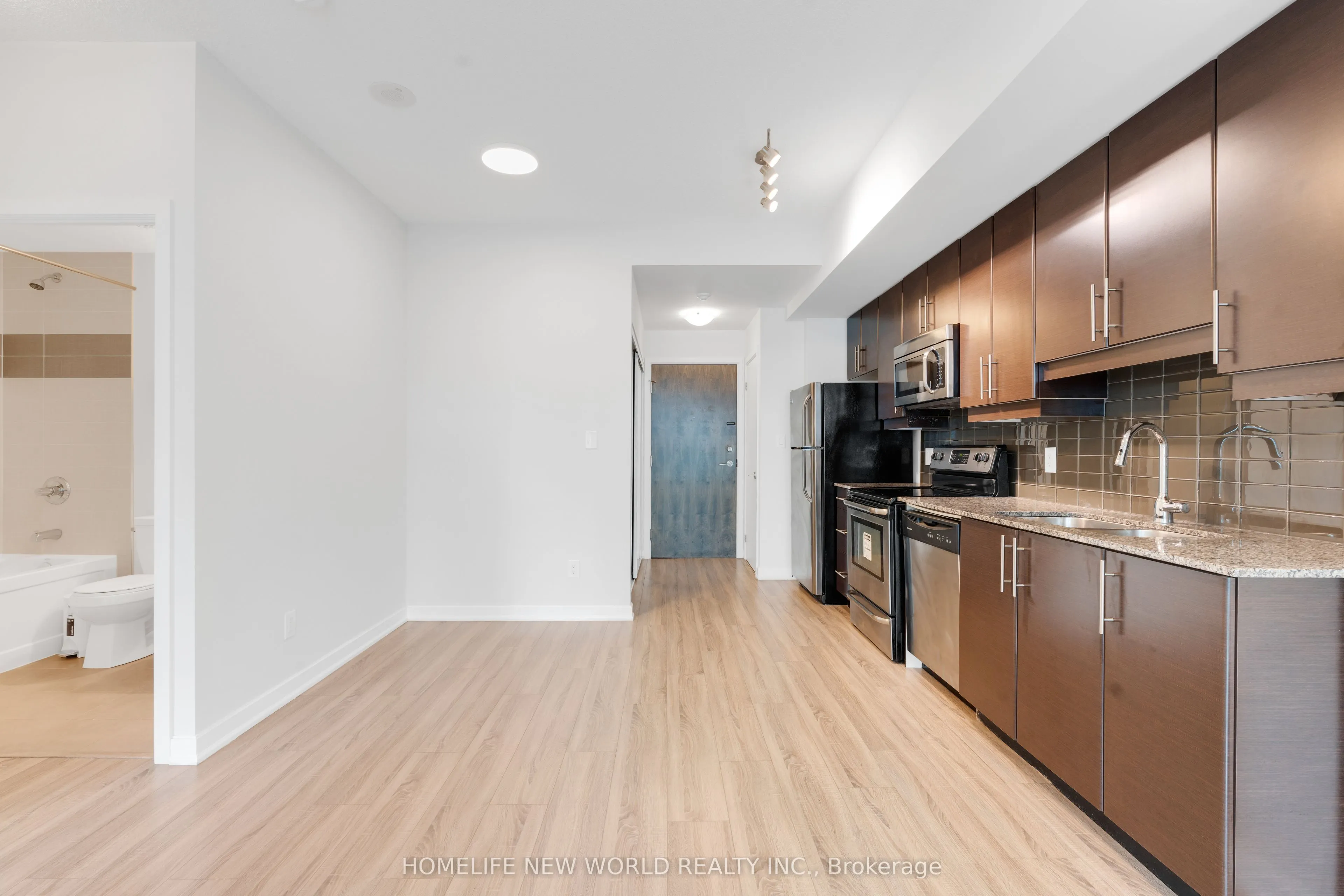 33 Bay Street, #2502