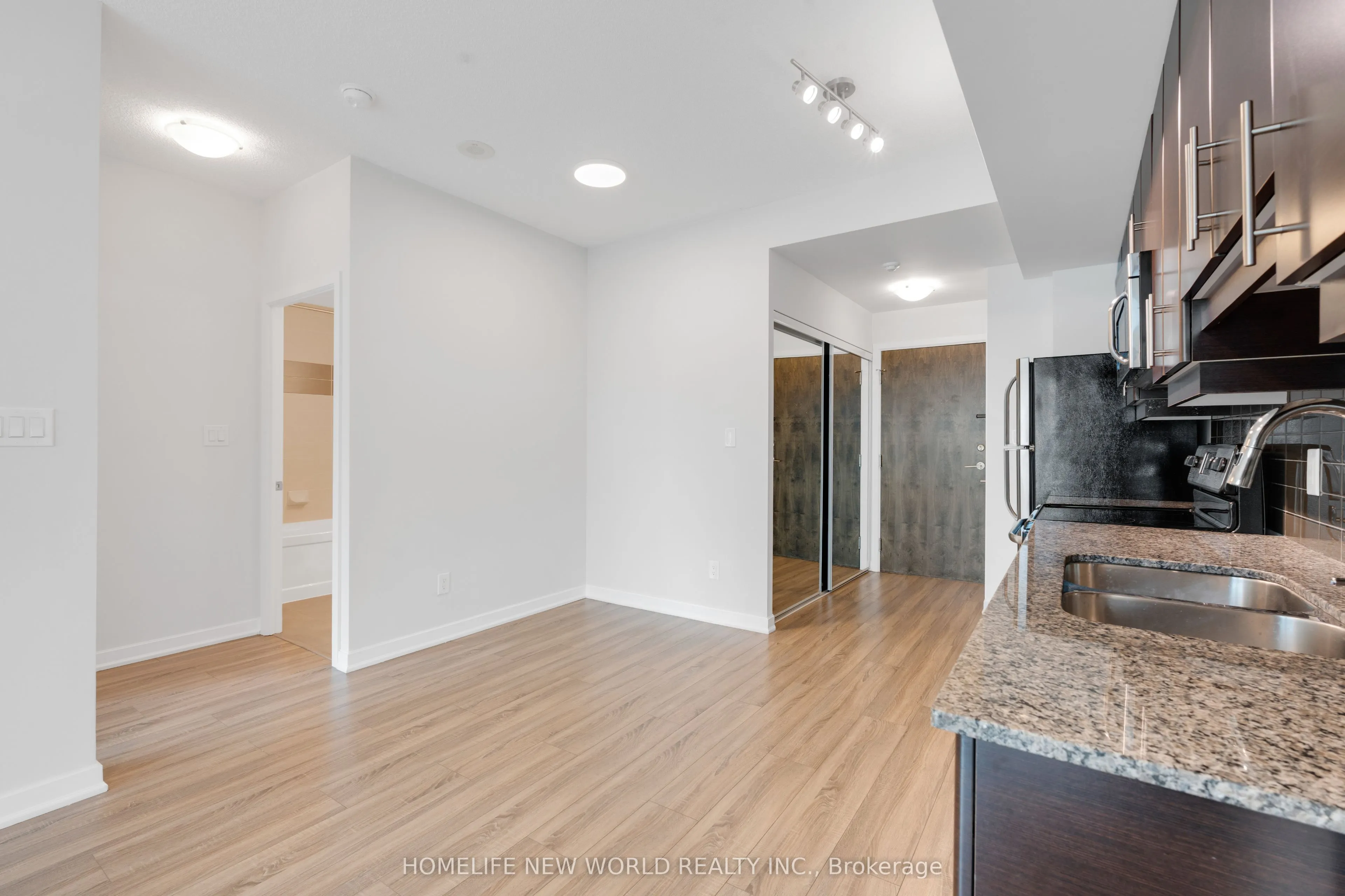 33 Bay Street, #2502