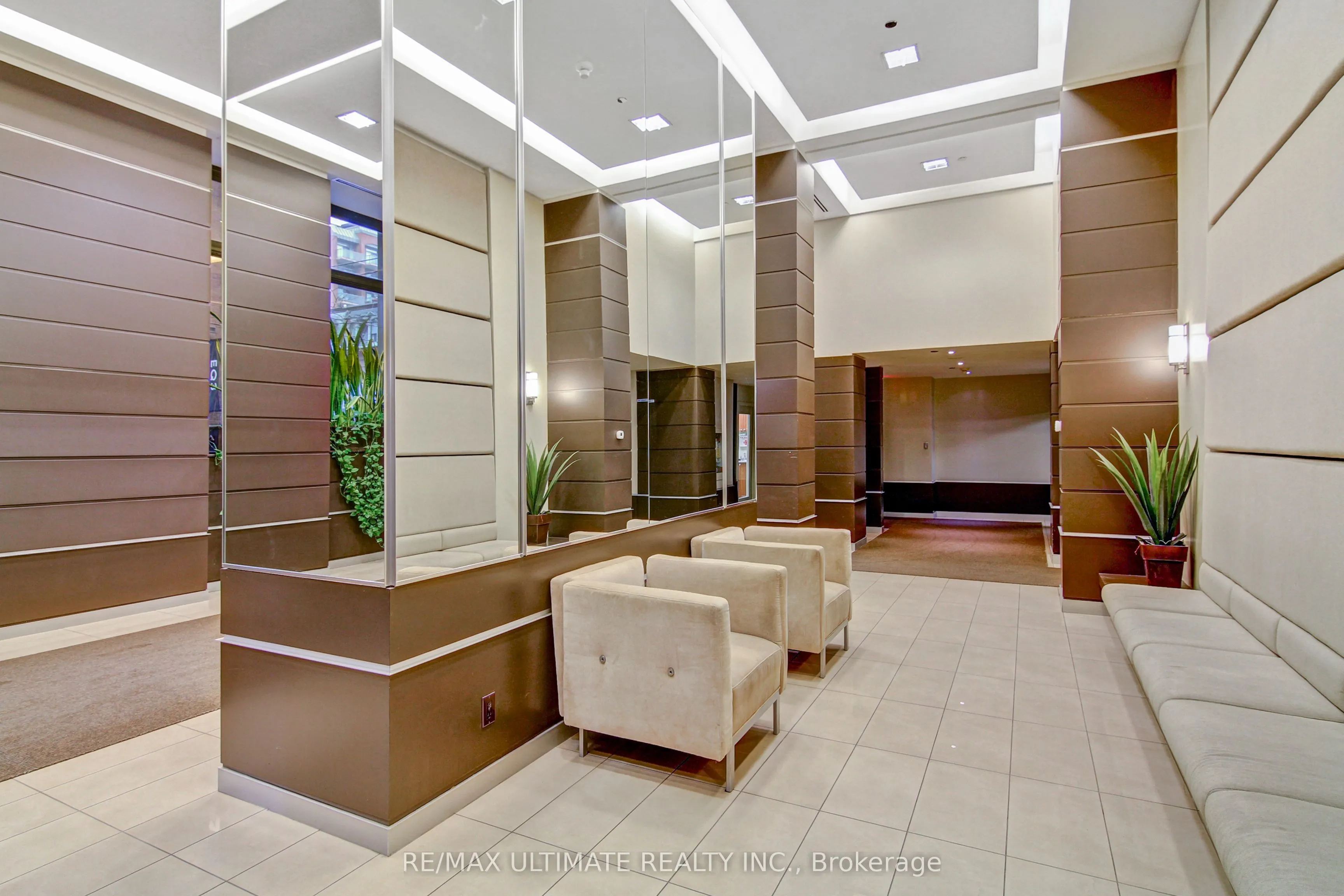 230 King Street E, #423
