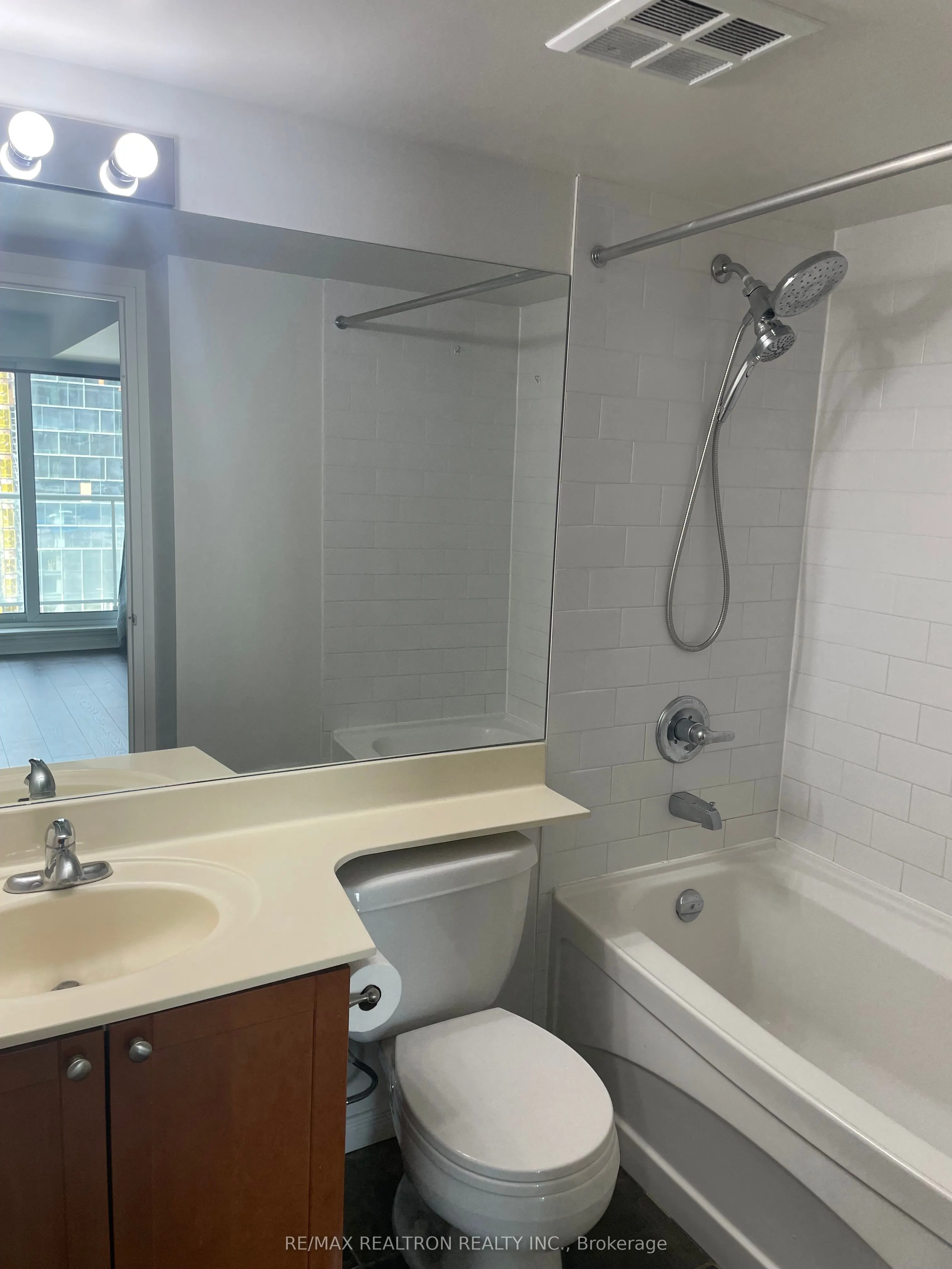 230 King Street E, #1601