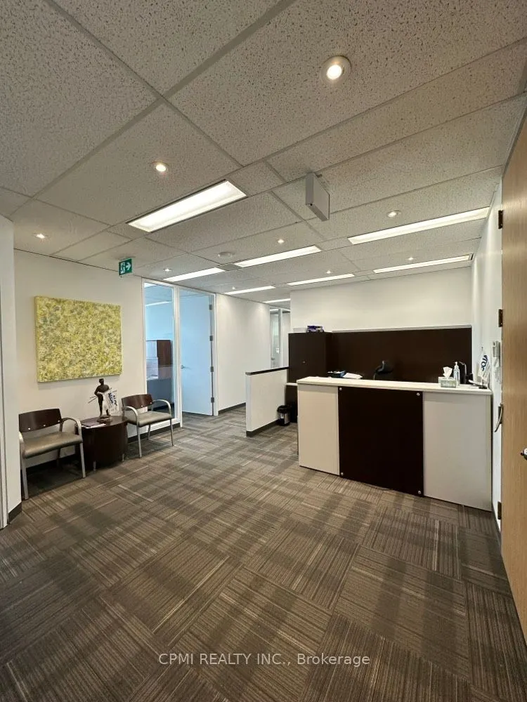 180 Dundas Street, #2004