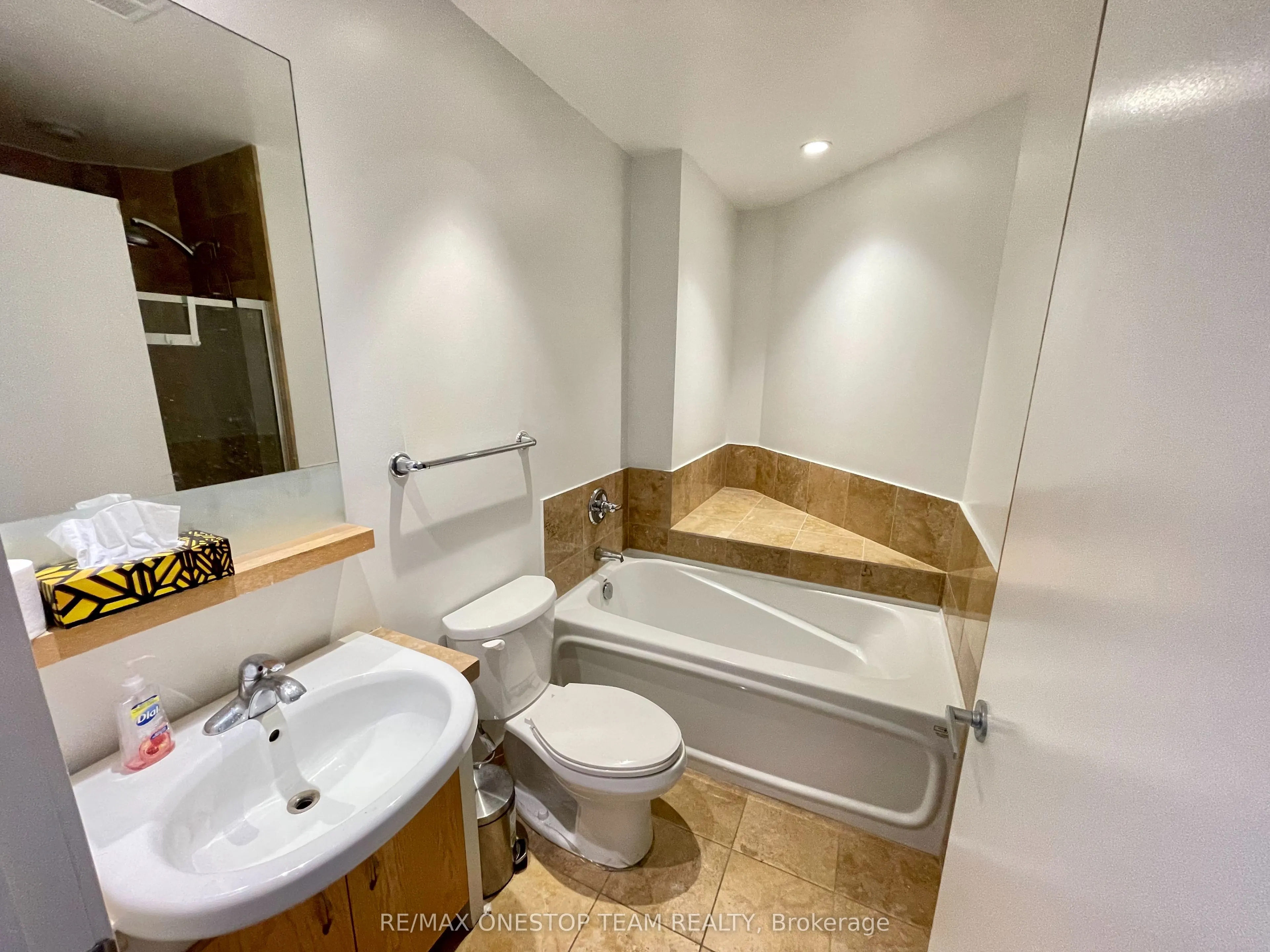 218 Queens Quay W, #1406