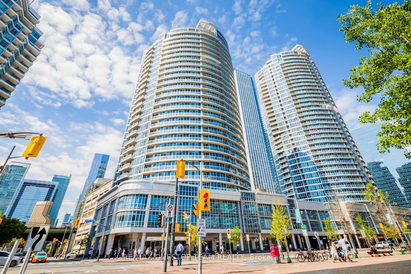 218 Queens Quay W, #1406