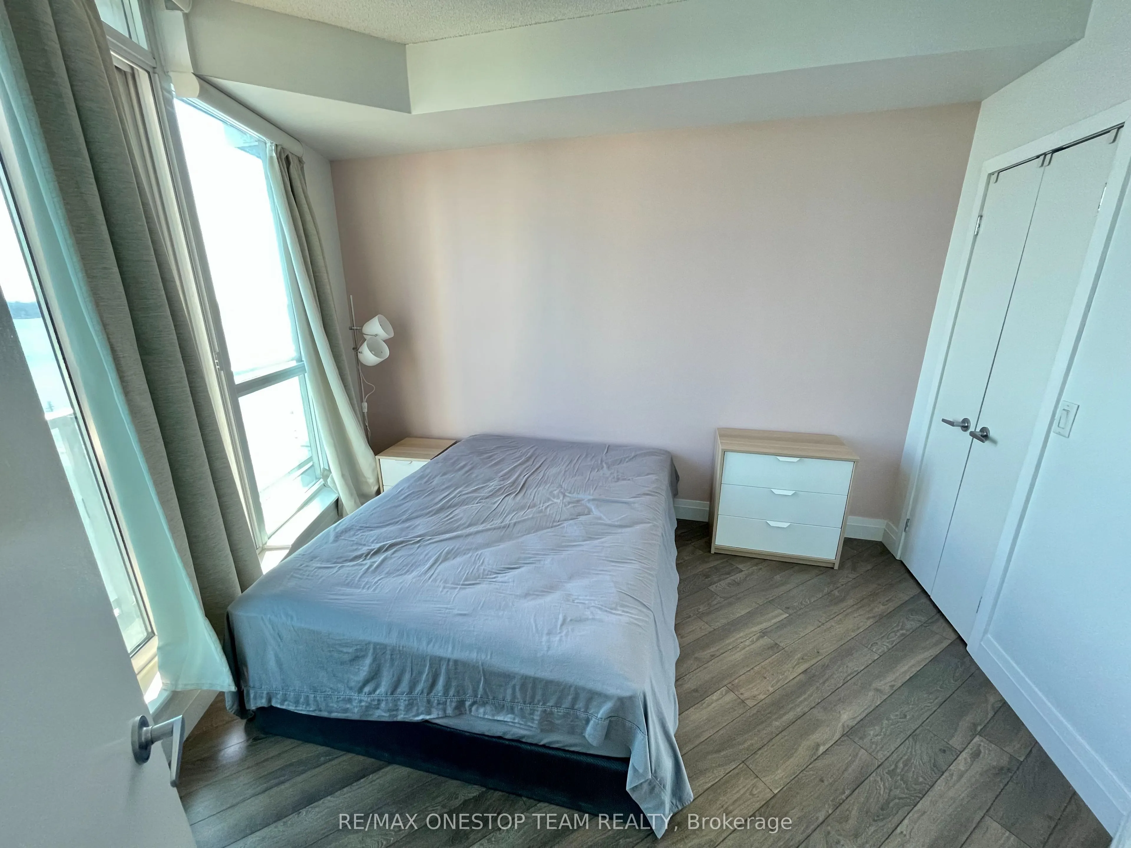 218 Queens Quay W, #1406