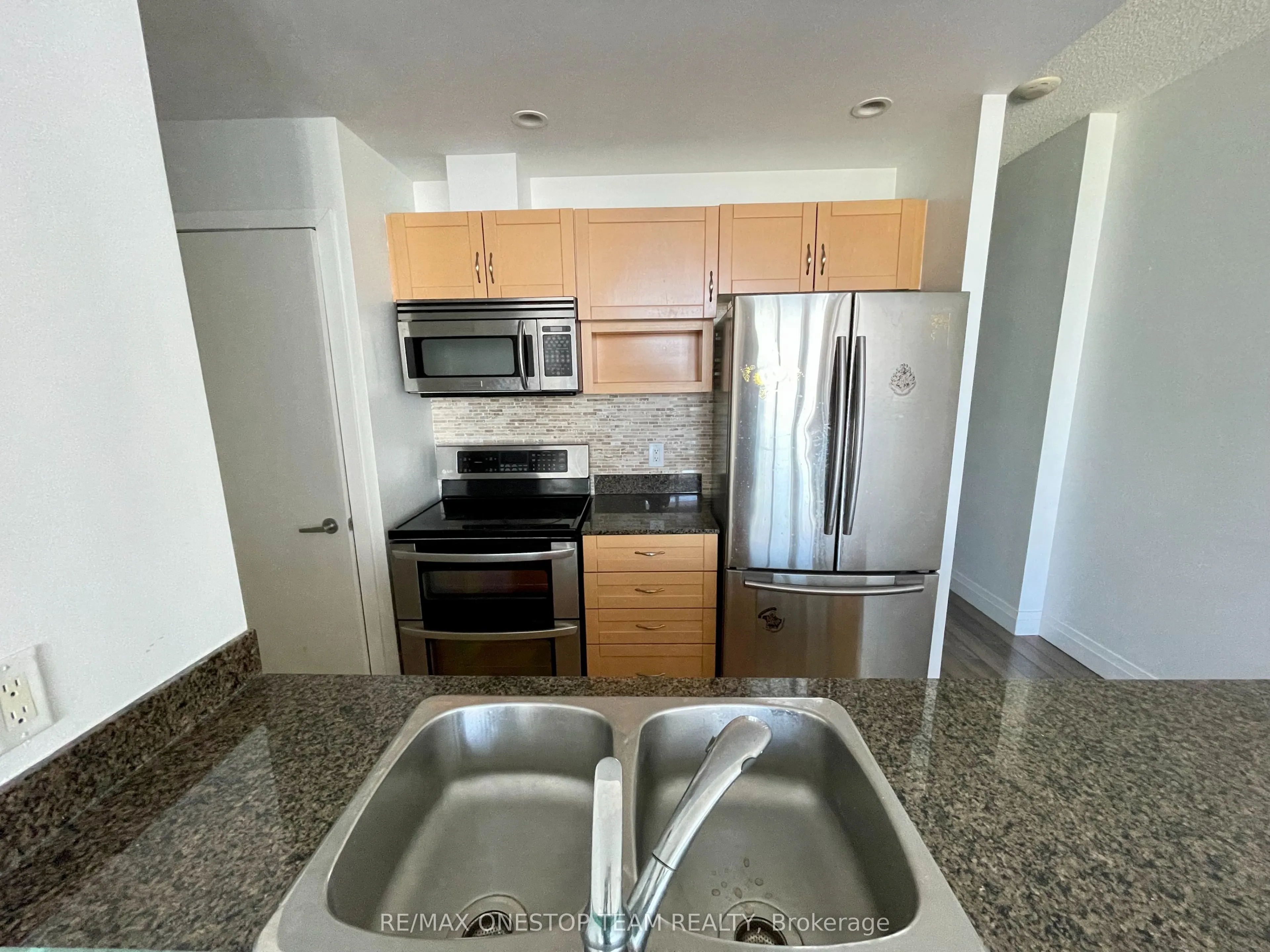 218 Queens Quay W, #1406
