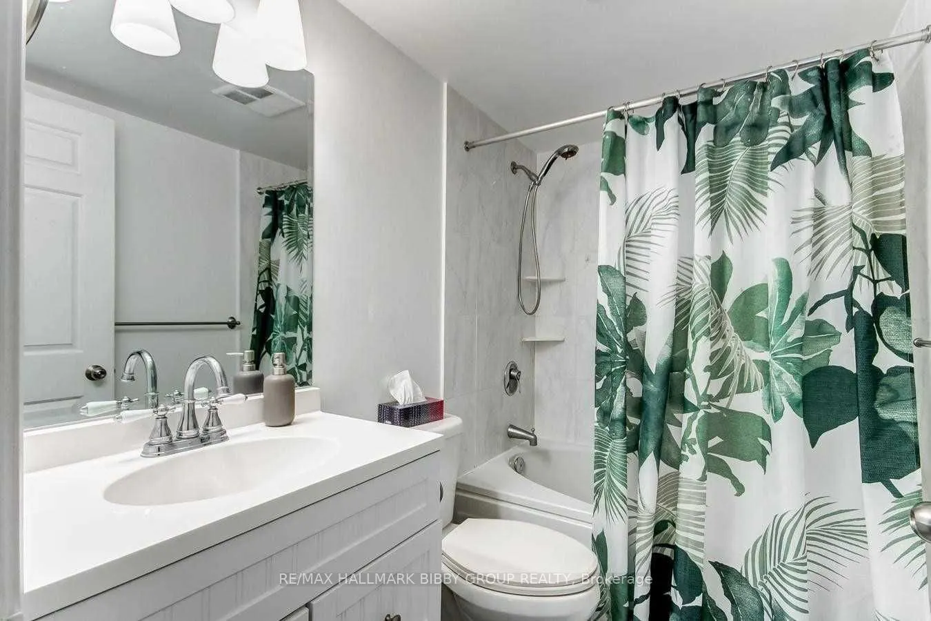44 Gerrard Street W, #806