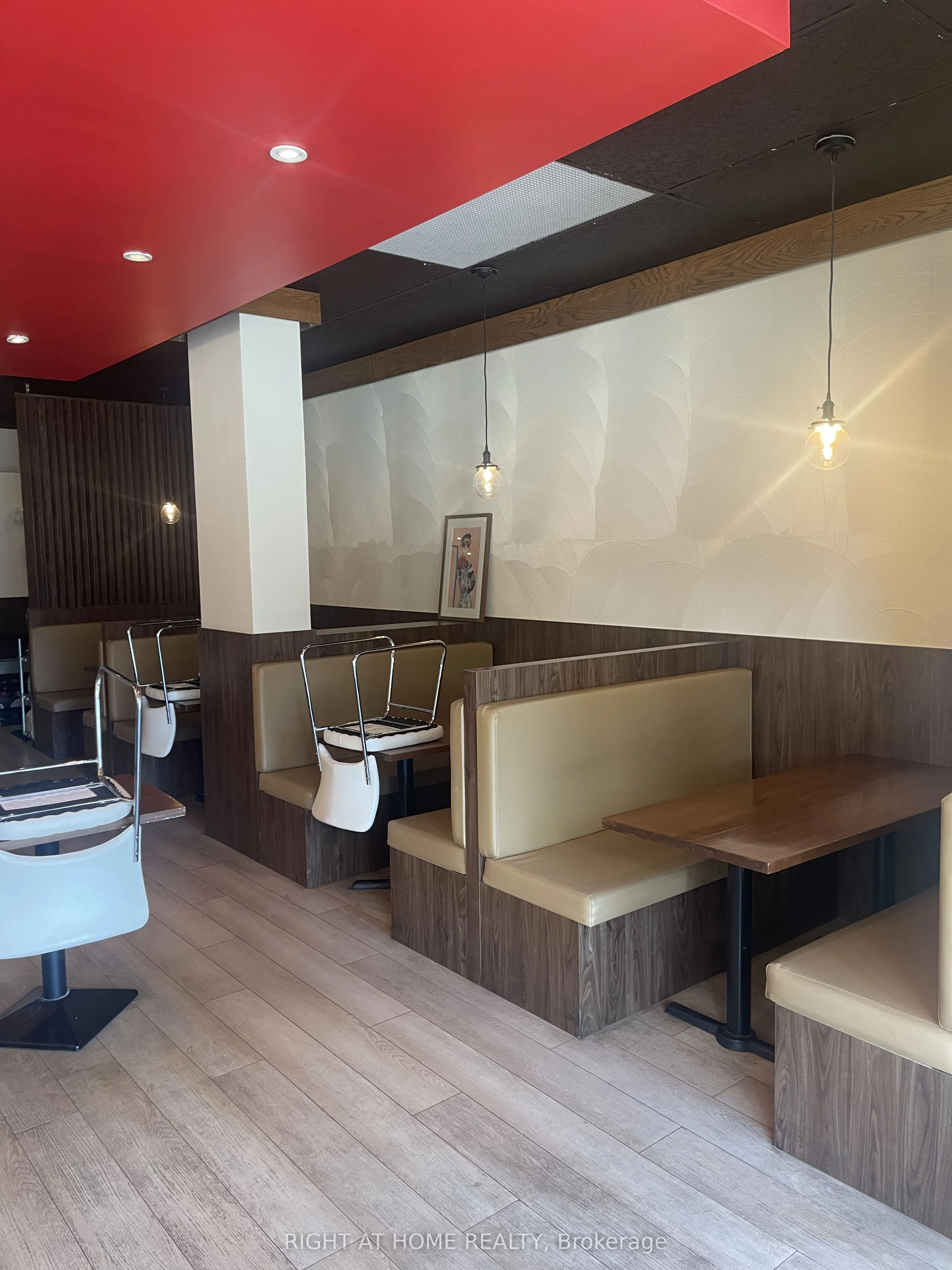 5460 Yonge Street, #102