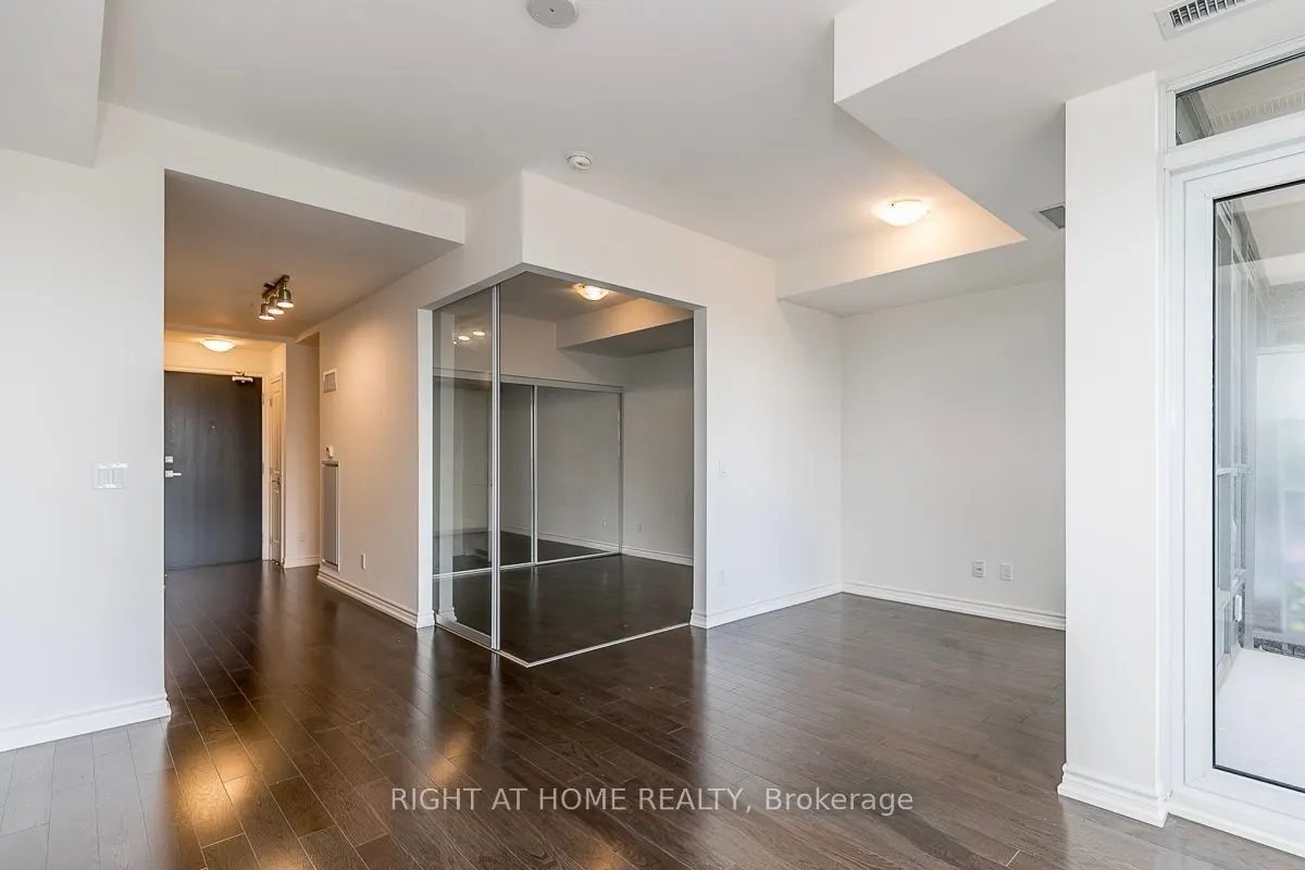 23 Glebe Road W, #210