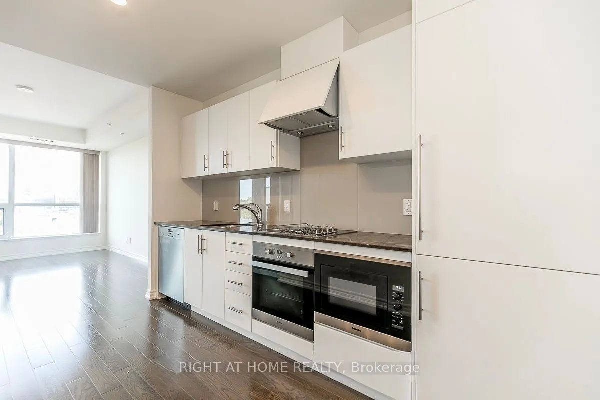 23 Glebe Road W, #210
