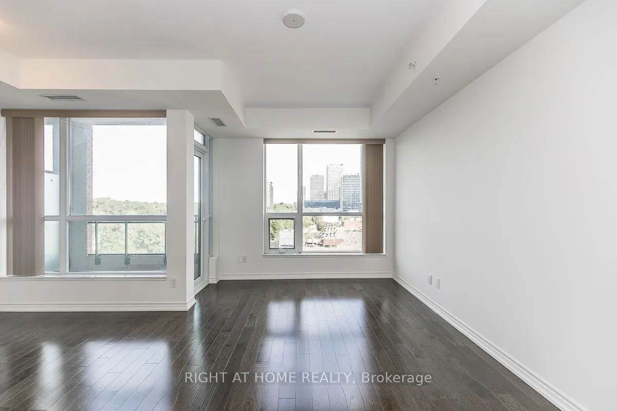 23 Glebe Road W, #210