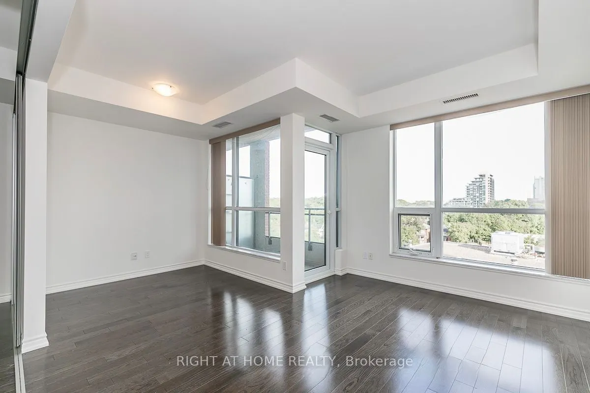 23 Glebe Road W, #210