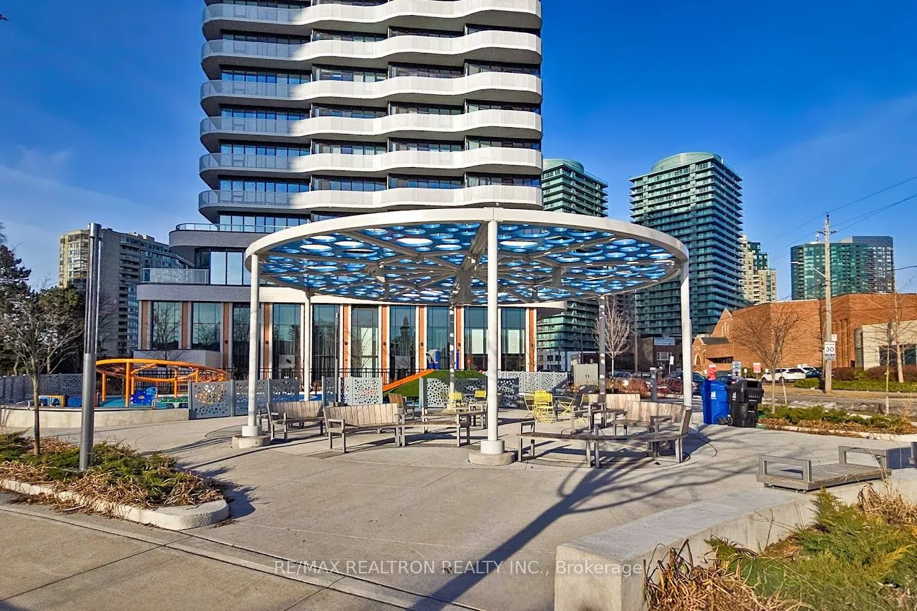 15 Holmes Avenue, ##402