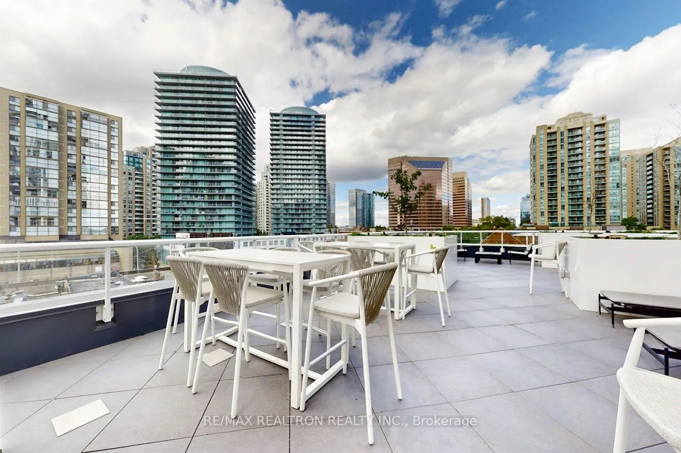 15 Holmes Avenue, ##402