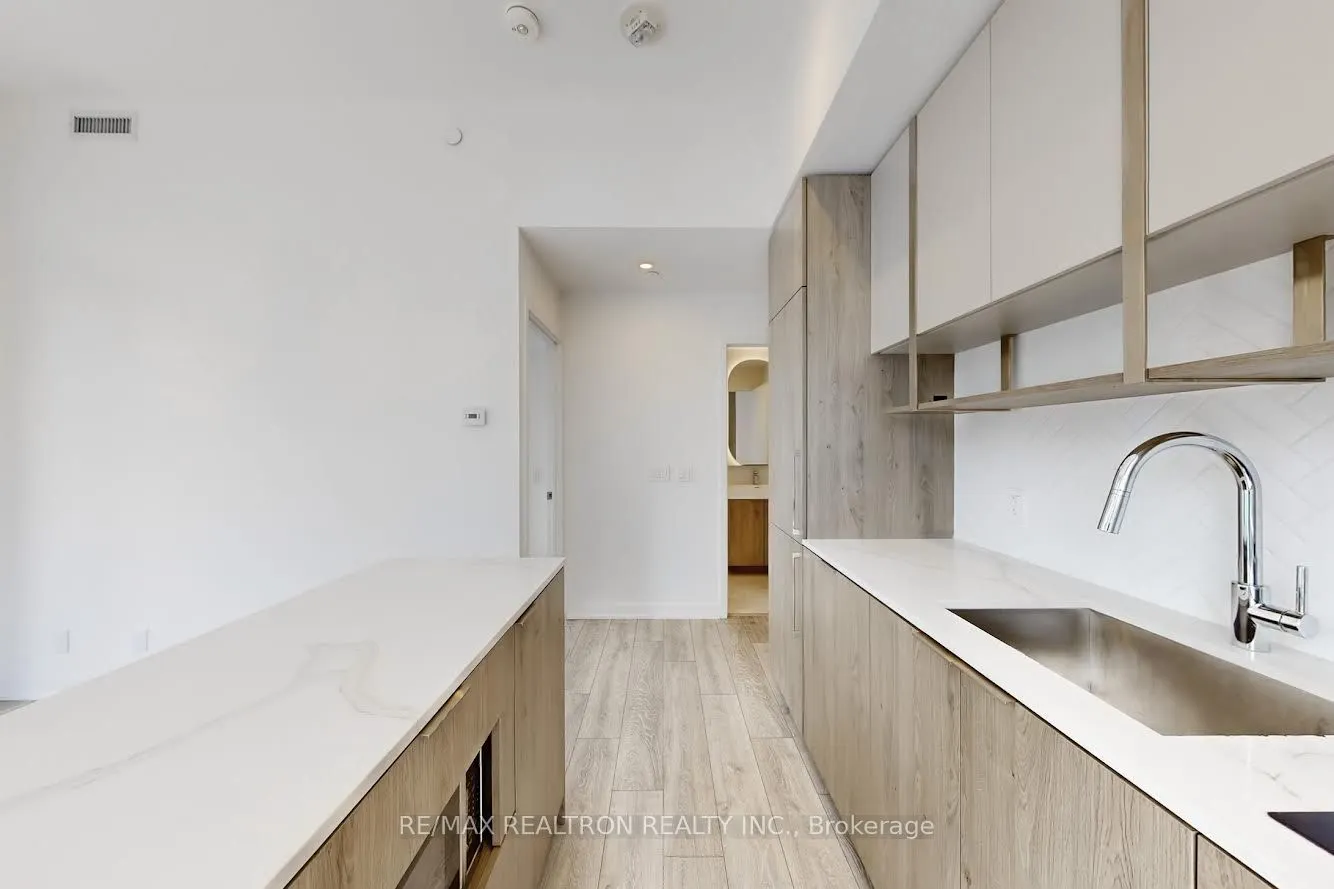 15 Holmes Avenue, ##402