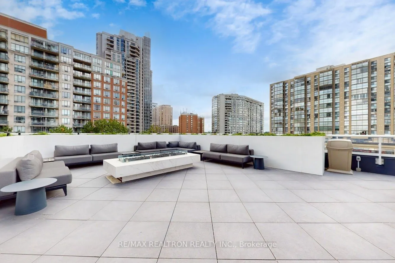 15 Holmes Avenue, ##402