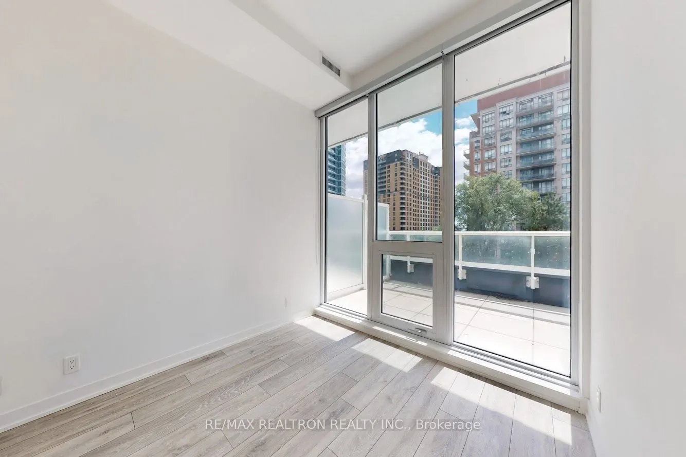 15 Holmes Avenue, ##402