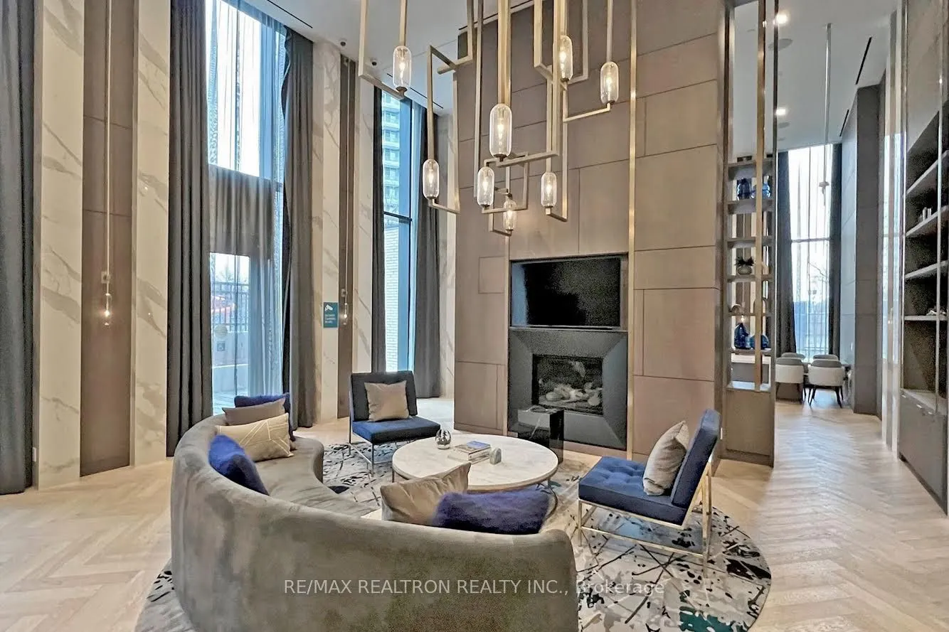 15 Holmes Avenue, ##402