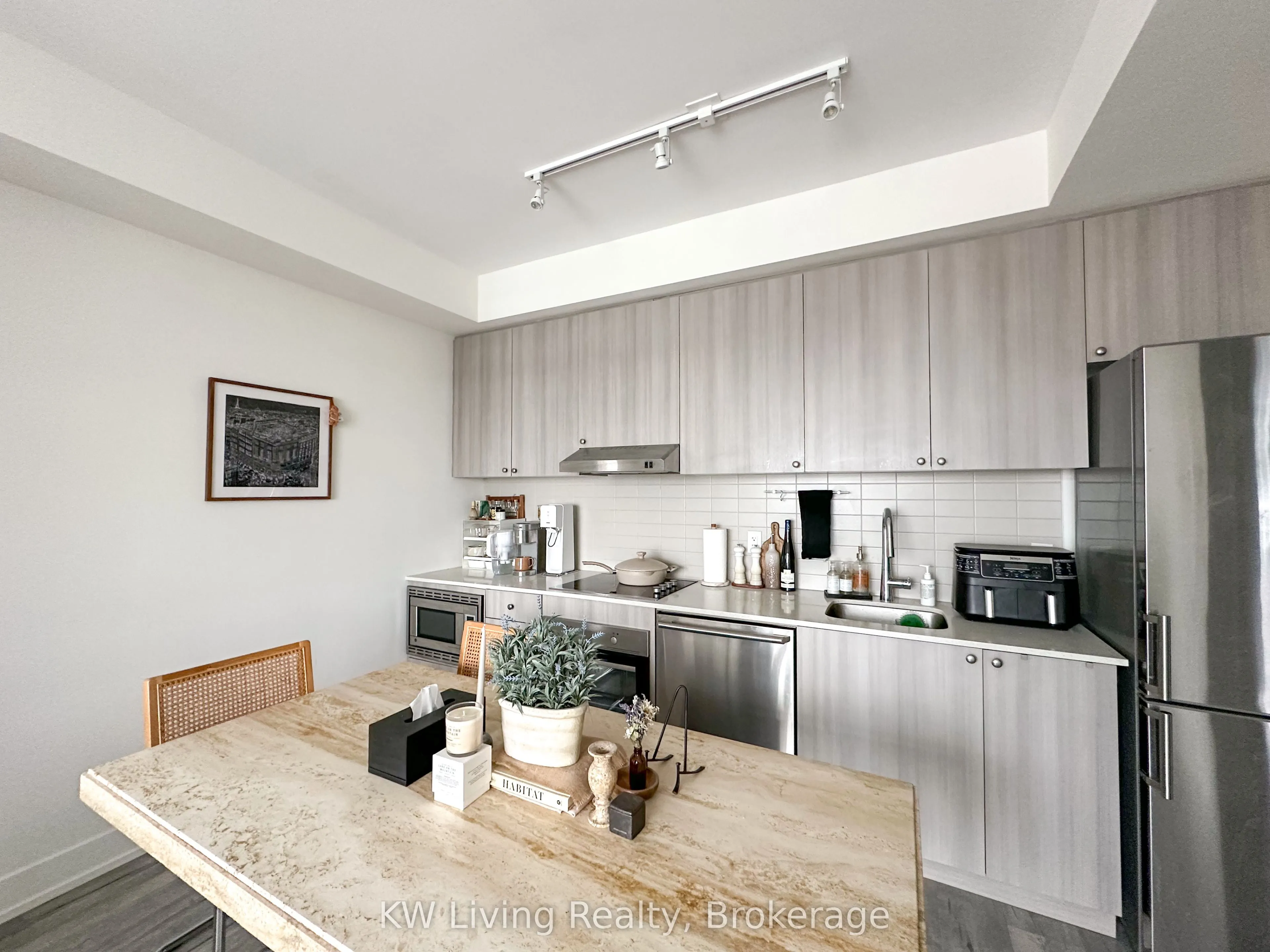 7 Kenaston Gardens, #1003