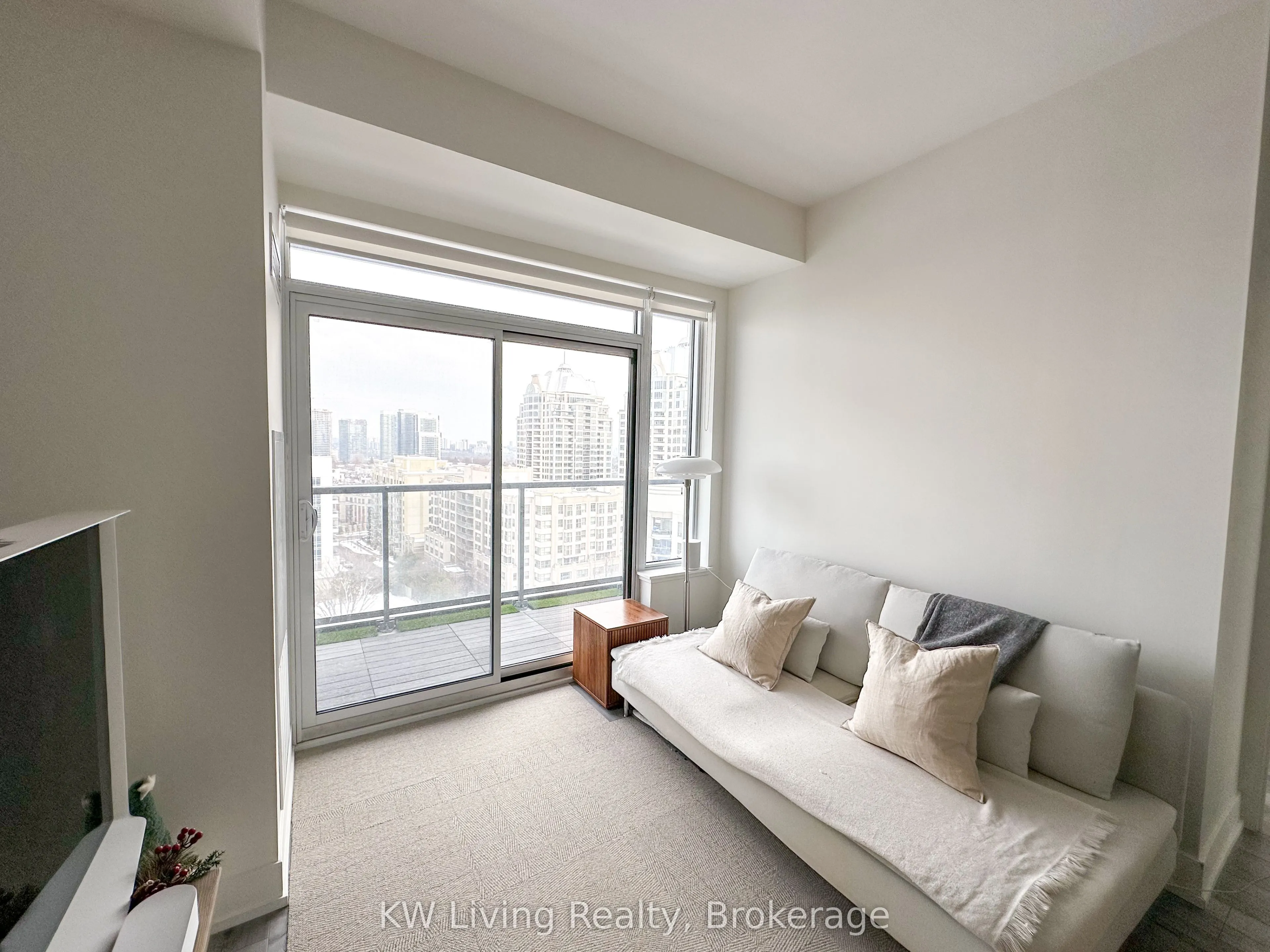 7 Kenaston Gardens, #1003