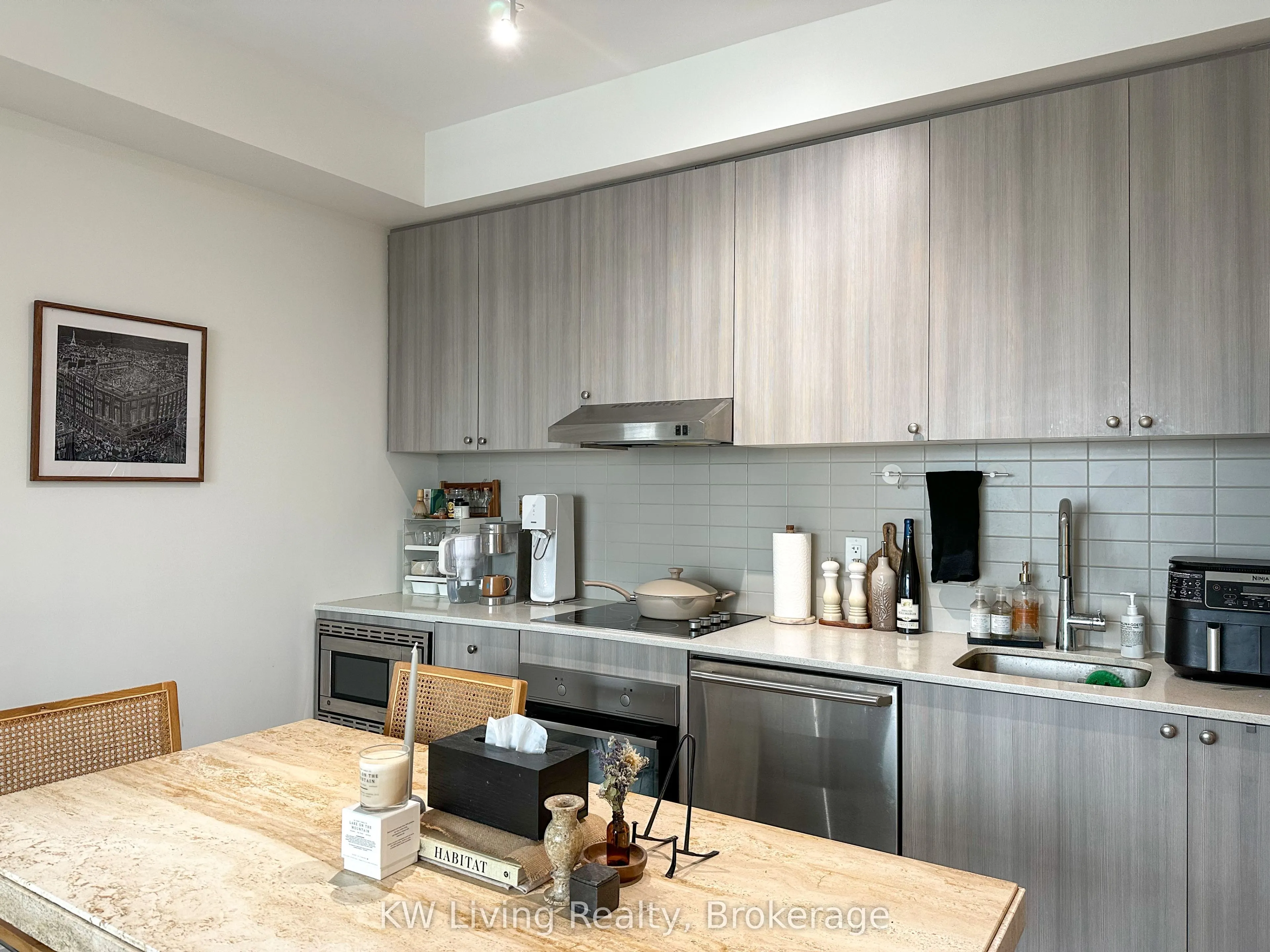 7 Kenaston Gardens, #1003