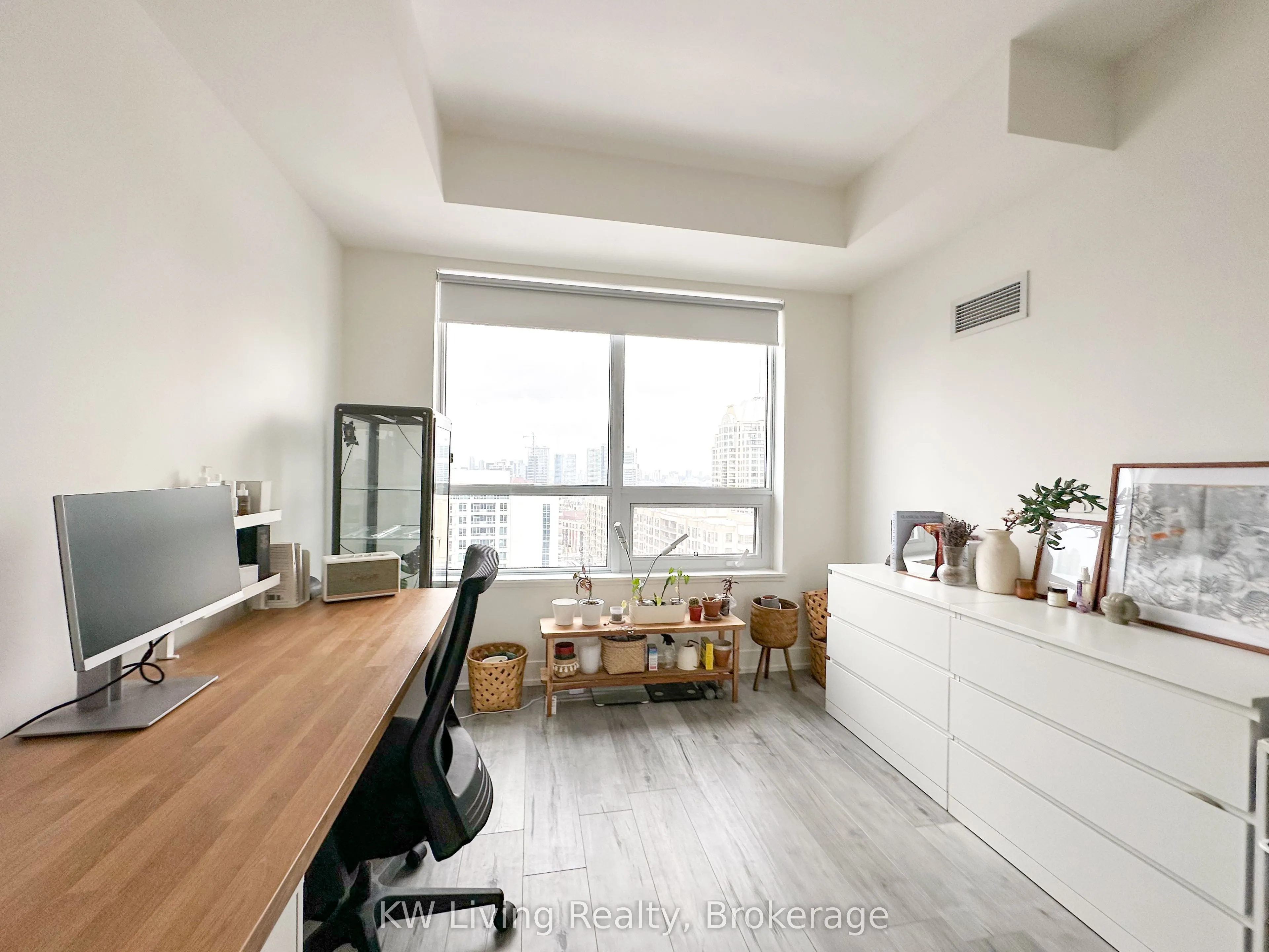 7 Kenaston Gardens, #1003