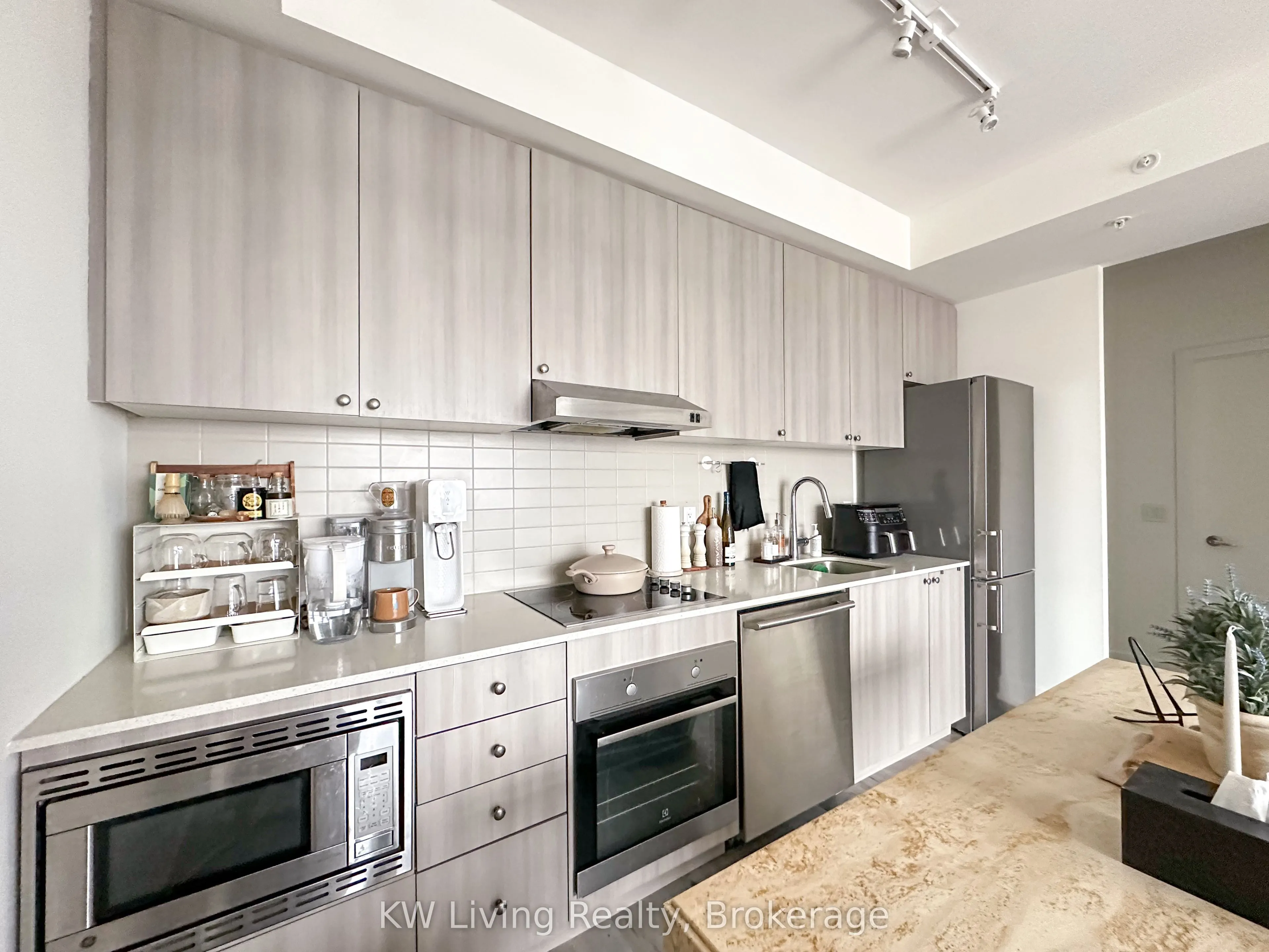 7 Kenaston Gardens, #1003