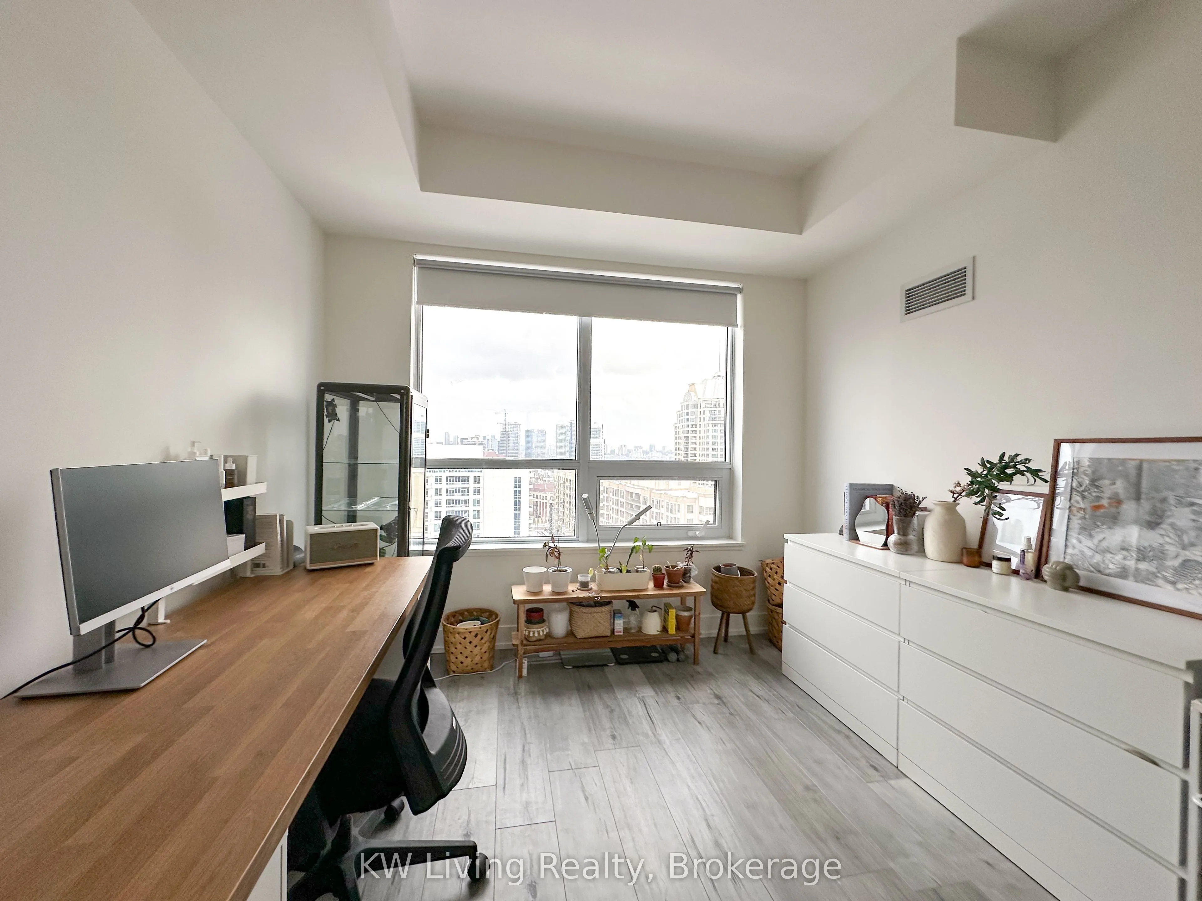 7 Kenaston Gardens, #1003