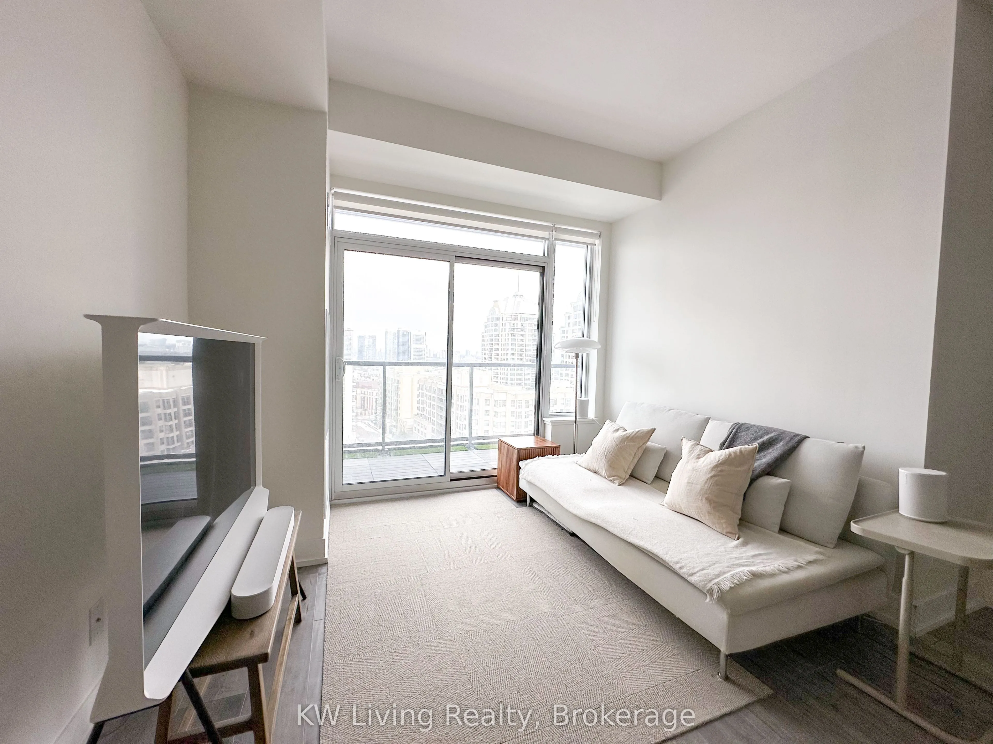 7 Kenaston Gardens, #1003