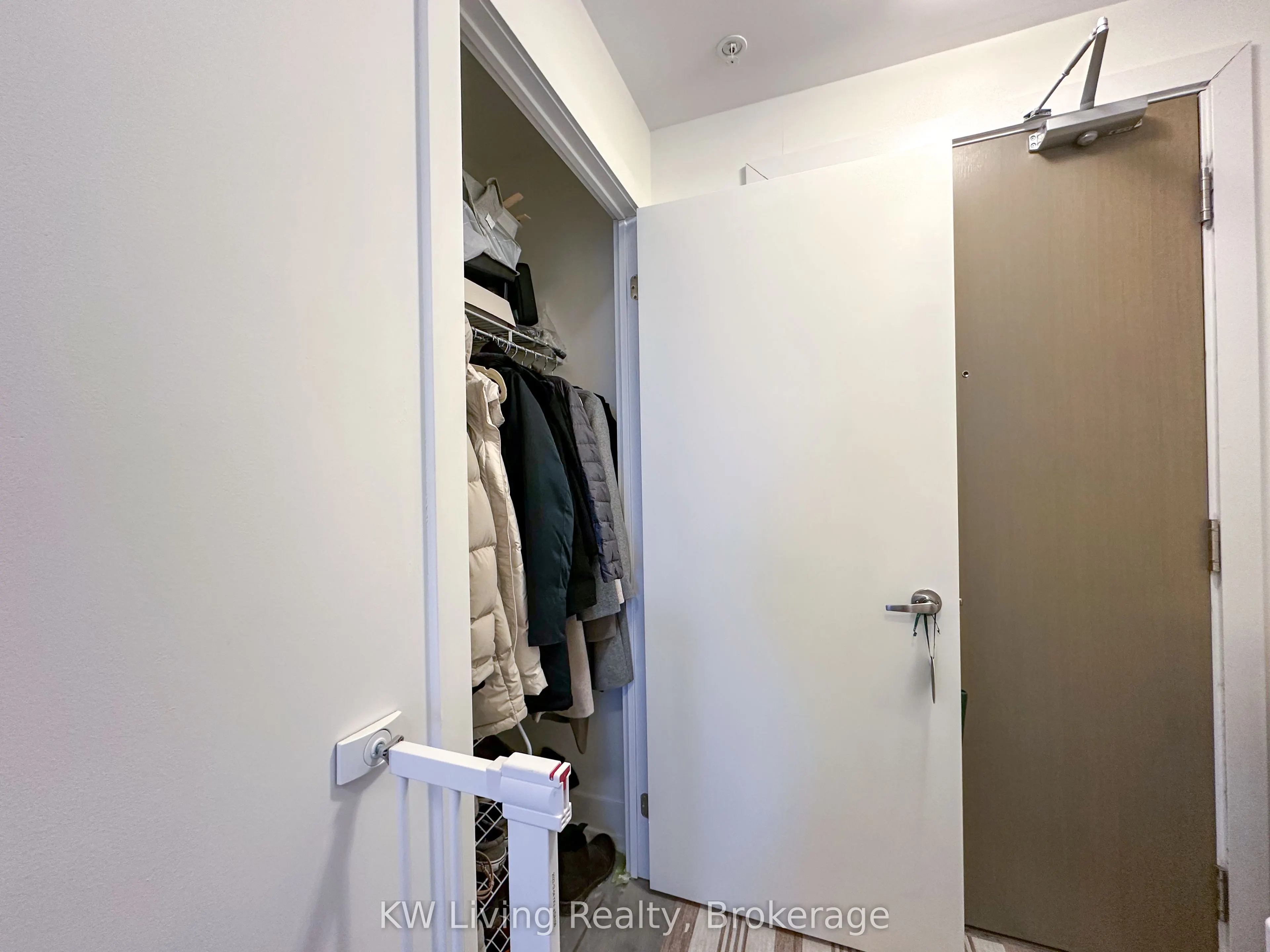 7 Kenaston Gardens, #1003