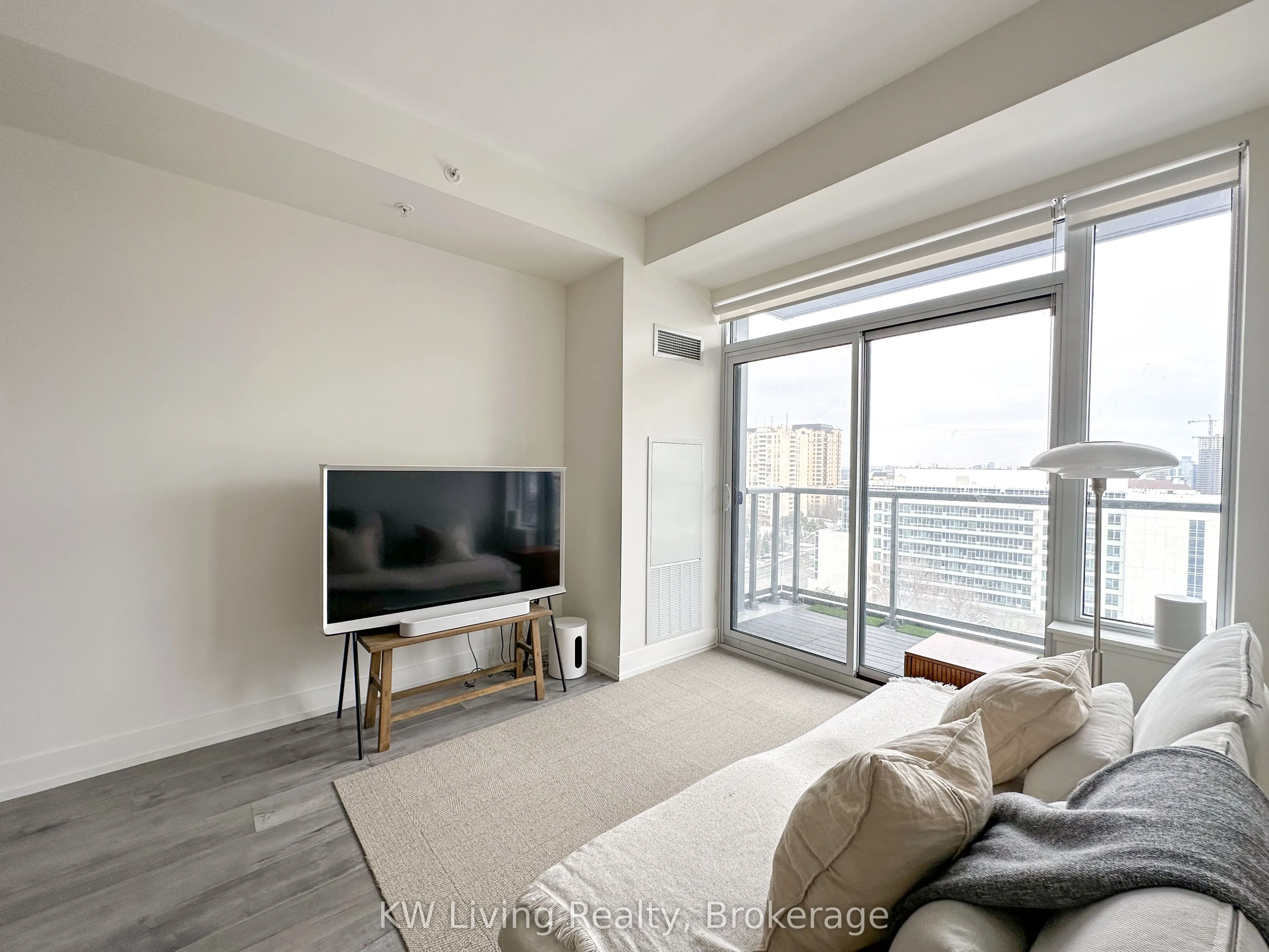 7 Kenaston Gardens, #1003