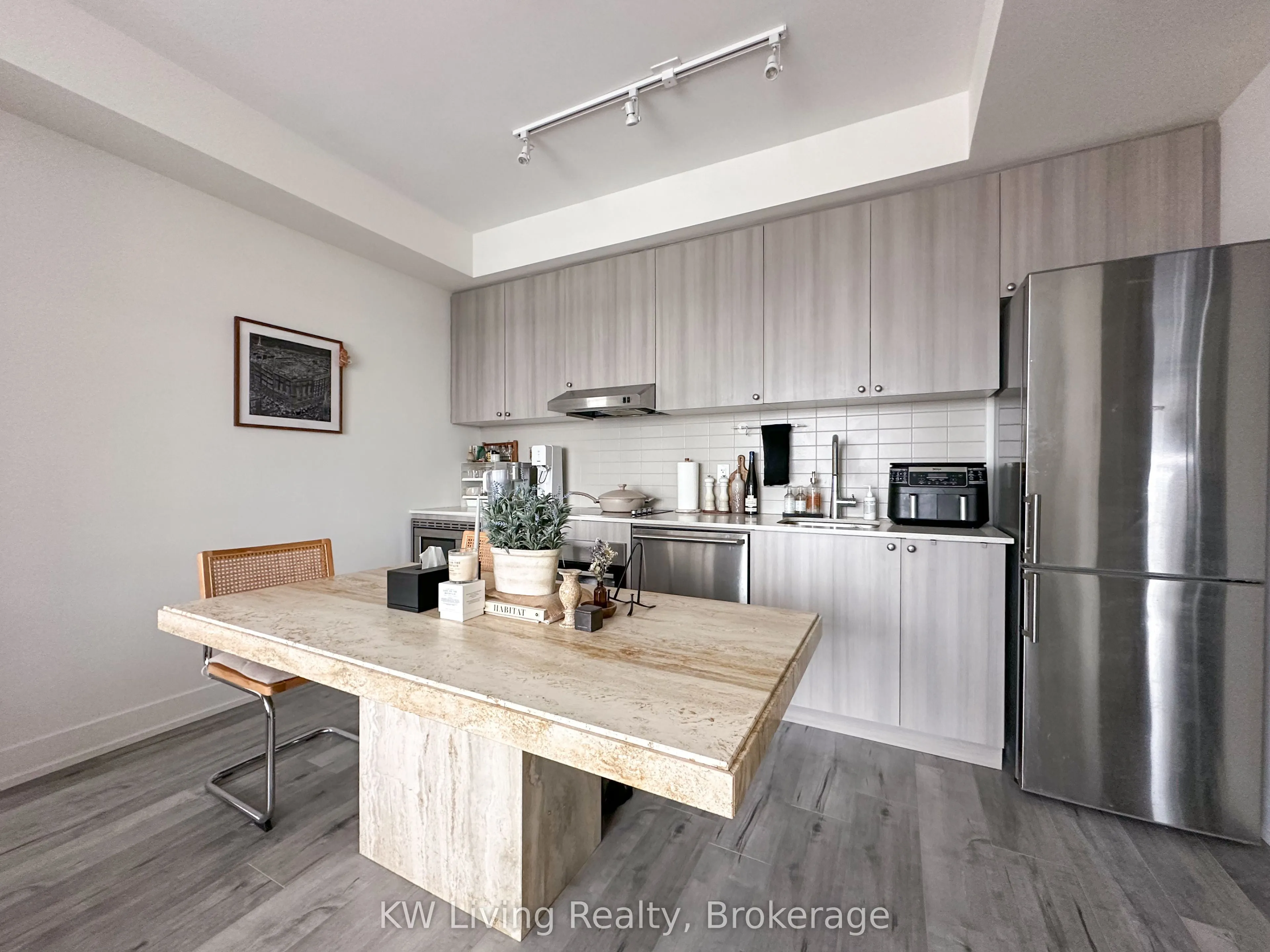 7 Kenaston Gardens, #1003