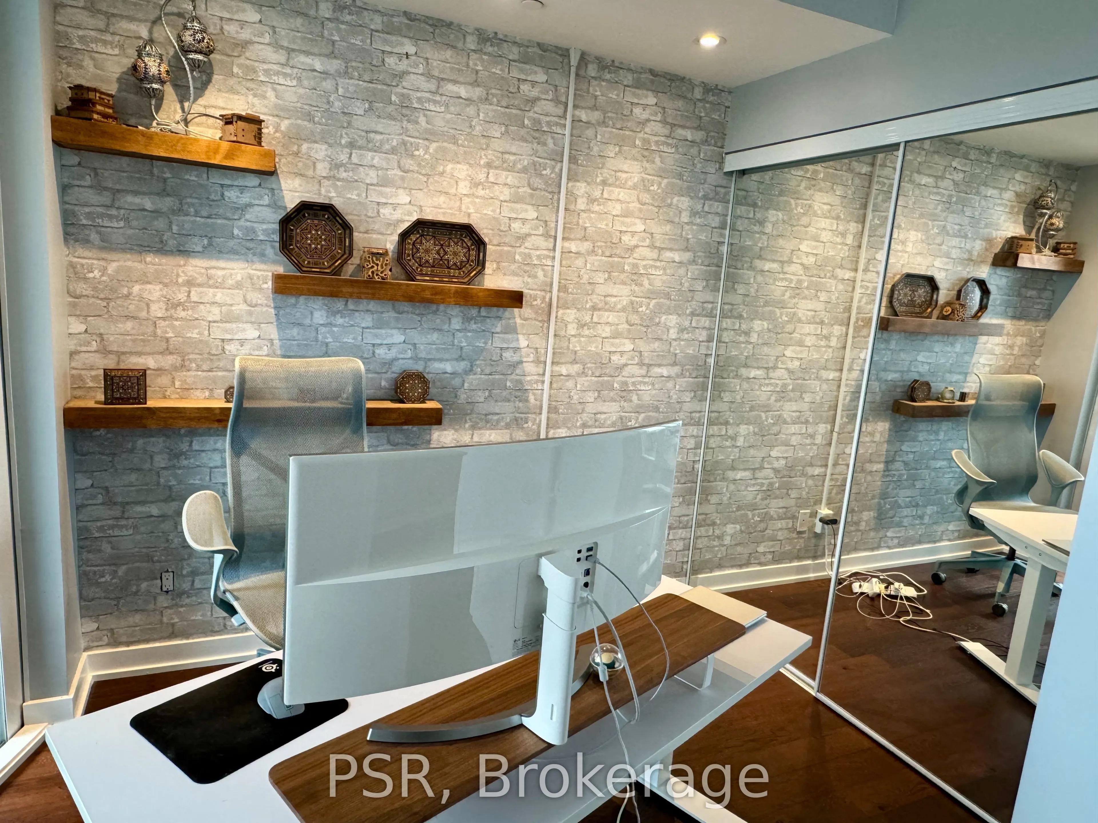 20 Bruyeres Mews, #2703