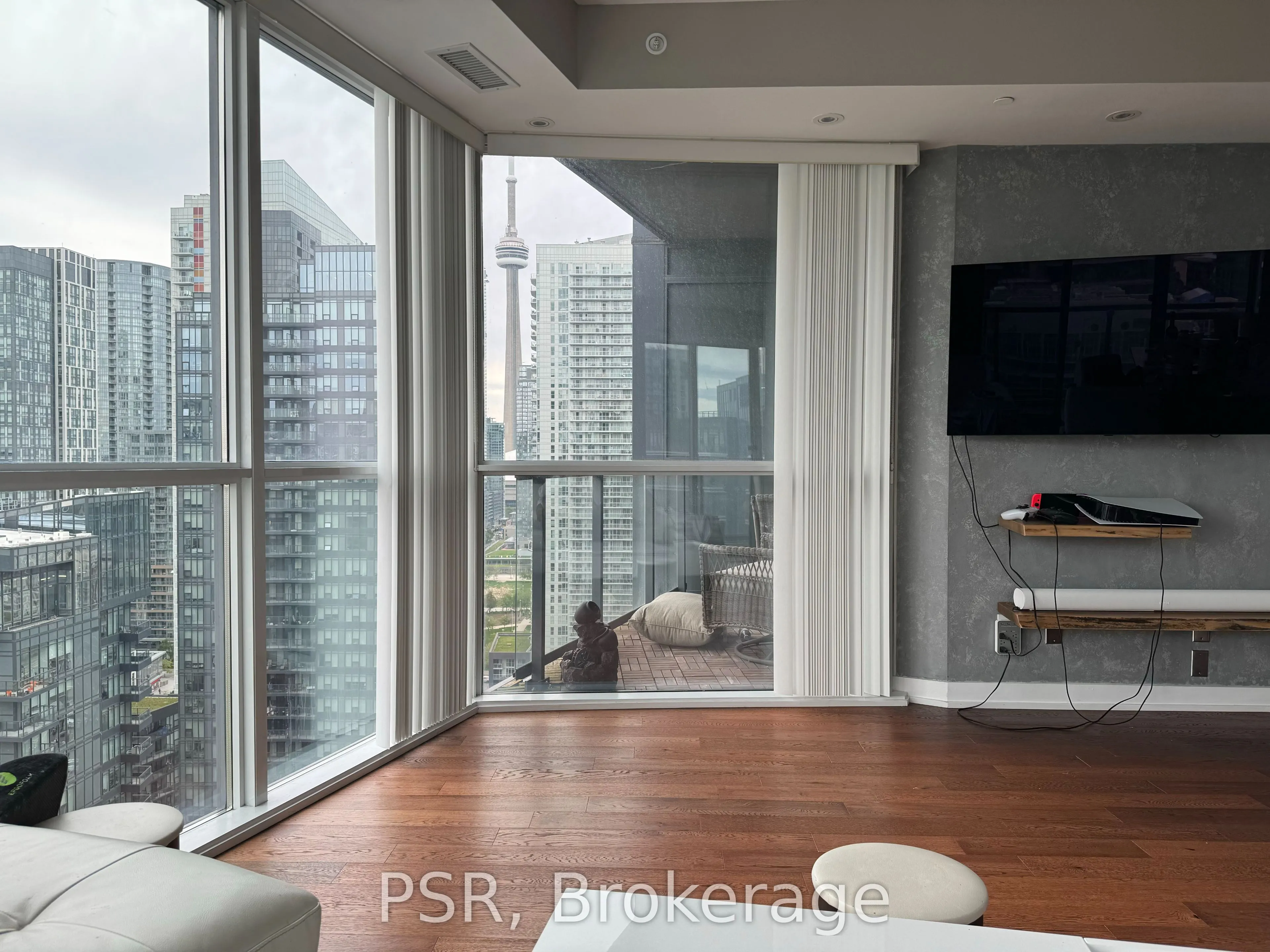 20 Bruyeres Mews, #2703