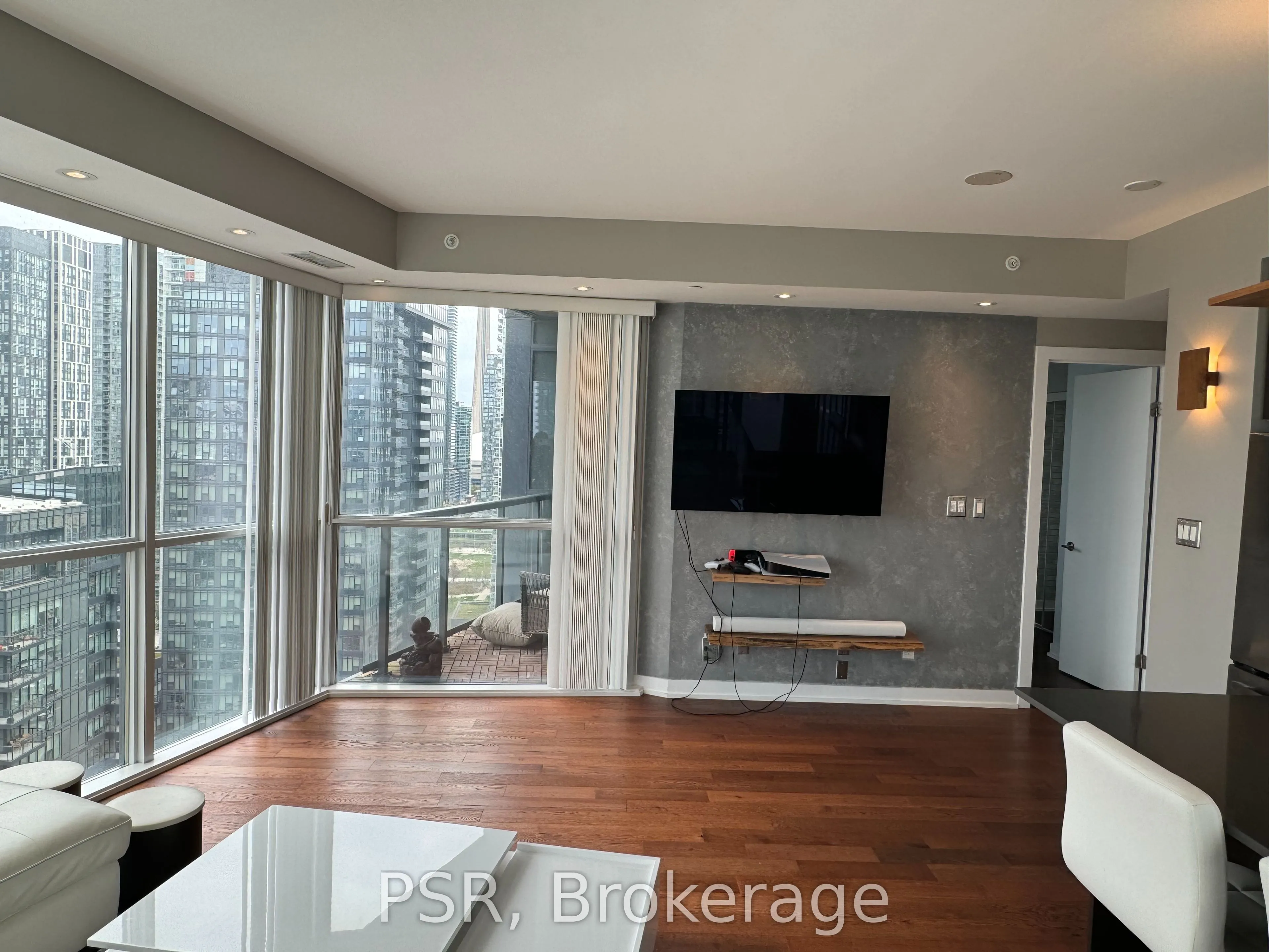 20 Bruyeres Mews, #2703
