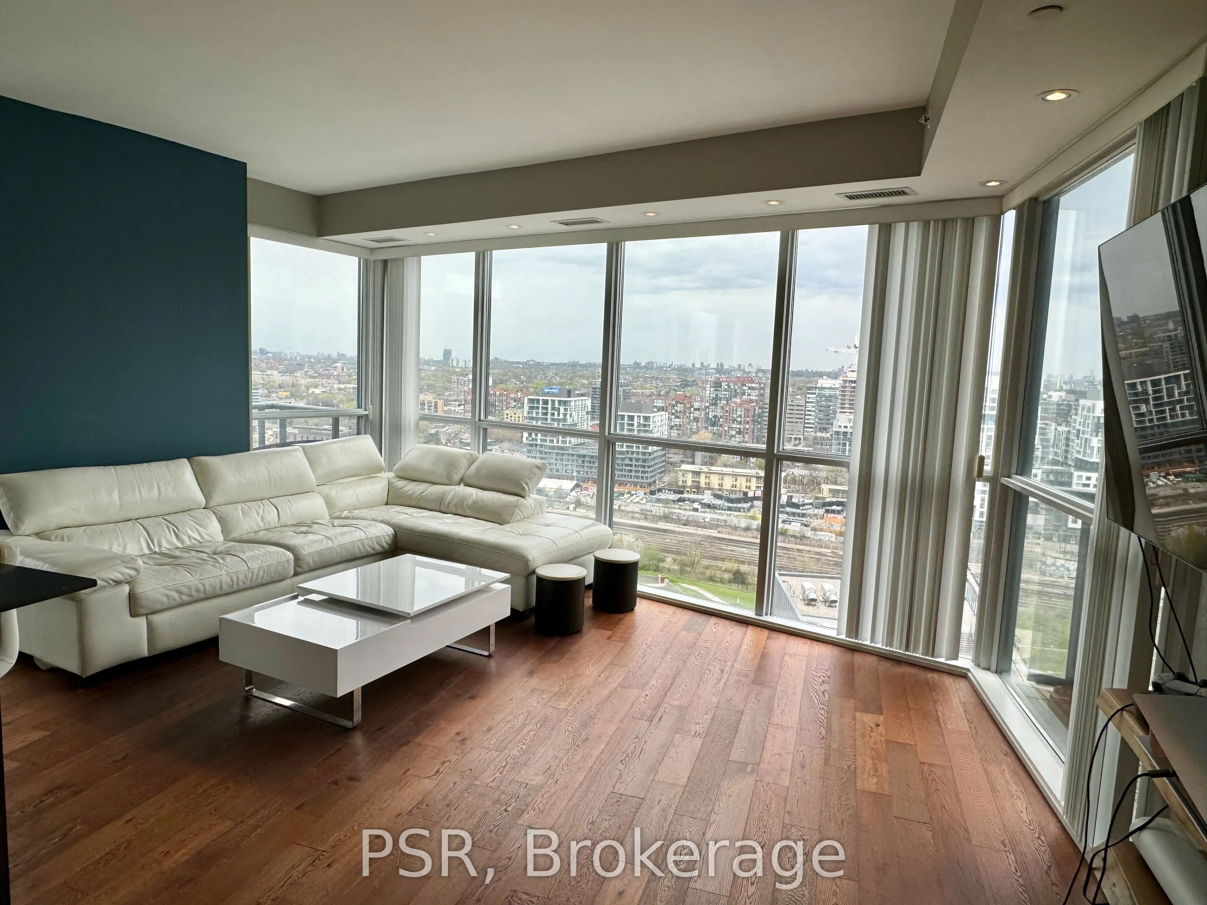 20 Bruyeres Mews, #2703
