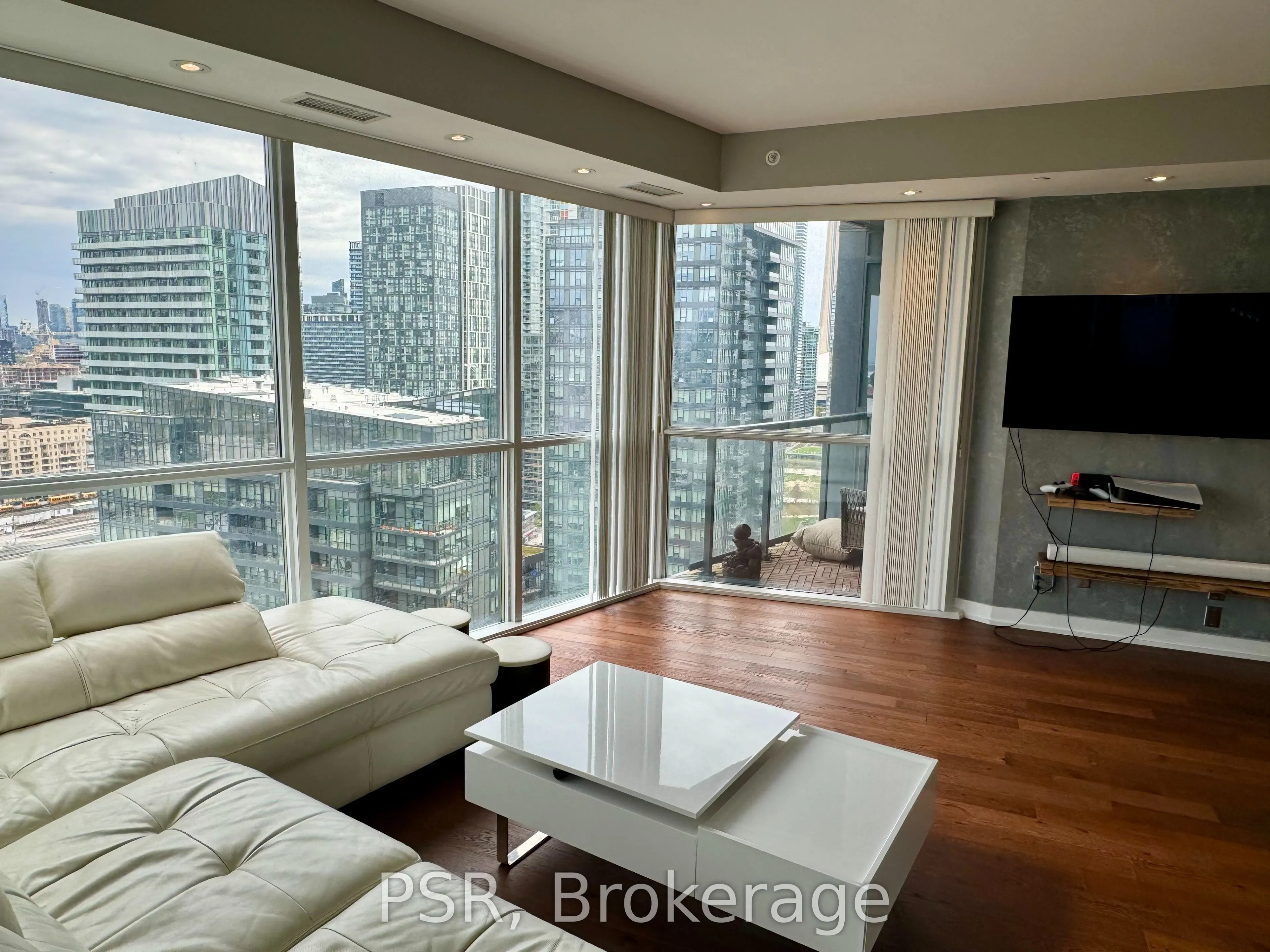 20 Bruyeres Mews, #2703