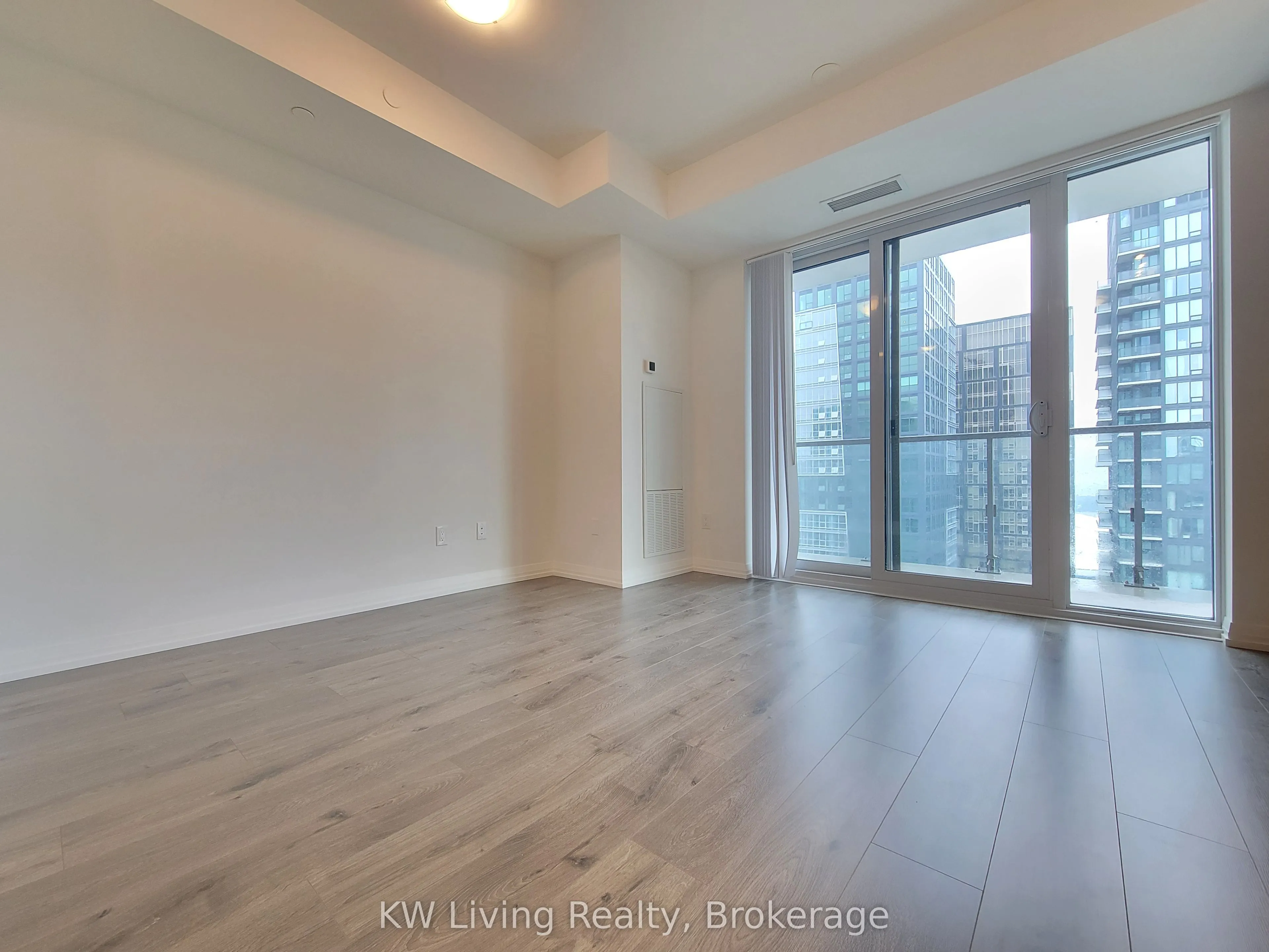 8 Widmer Street, #4211