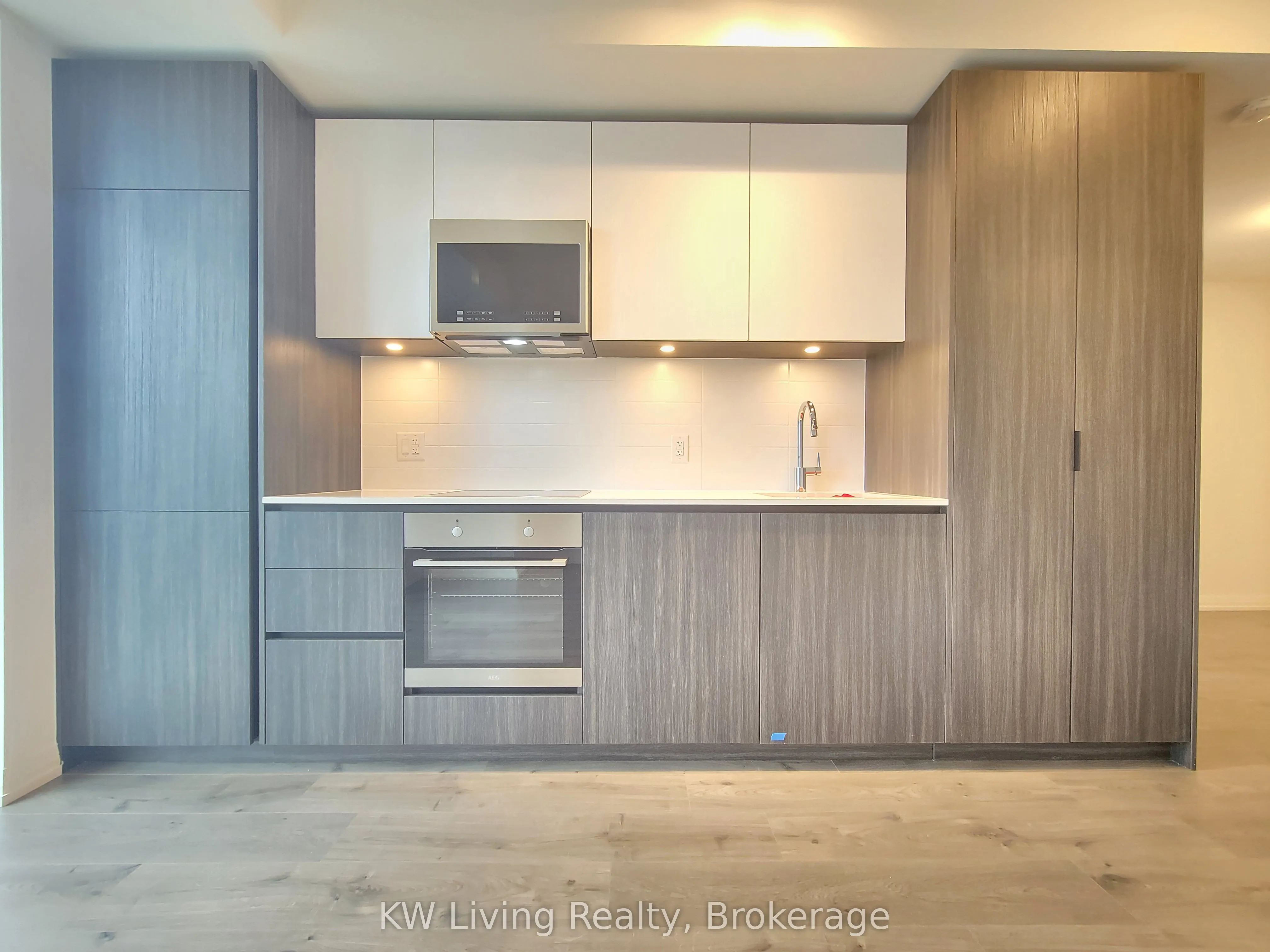 8 Widmer Street, #4211