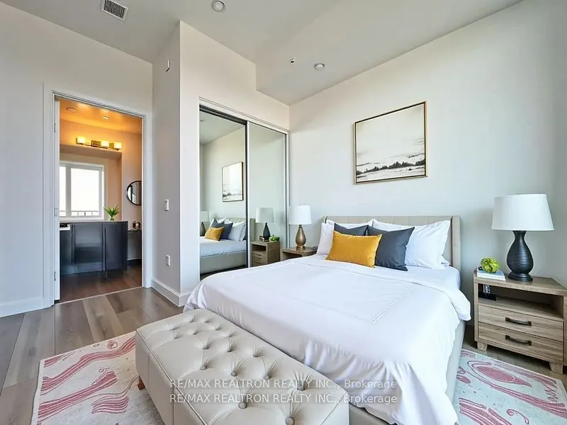 8 Eglinton Avenue E, #5705