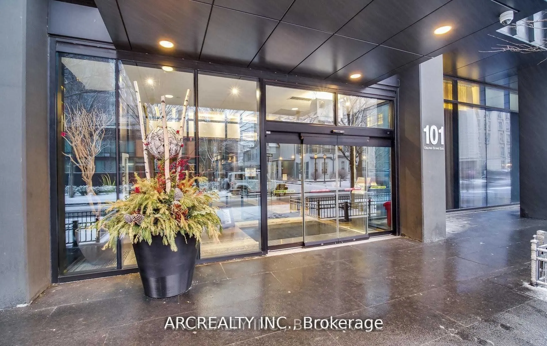 101 Charles Street E, #2807