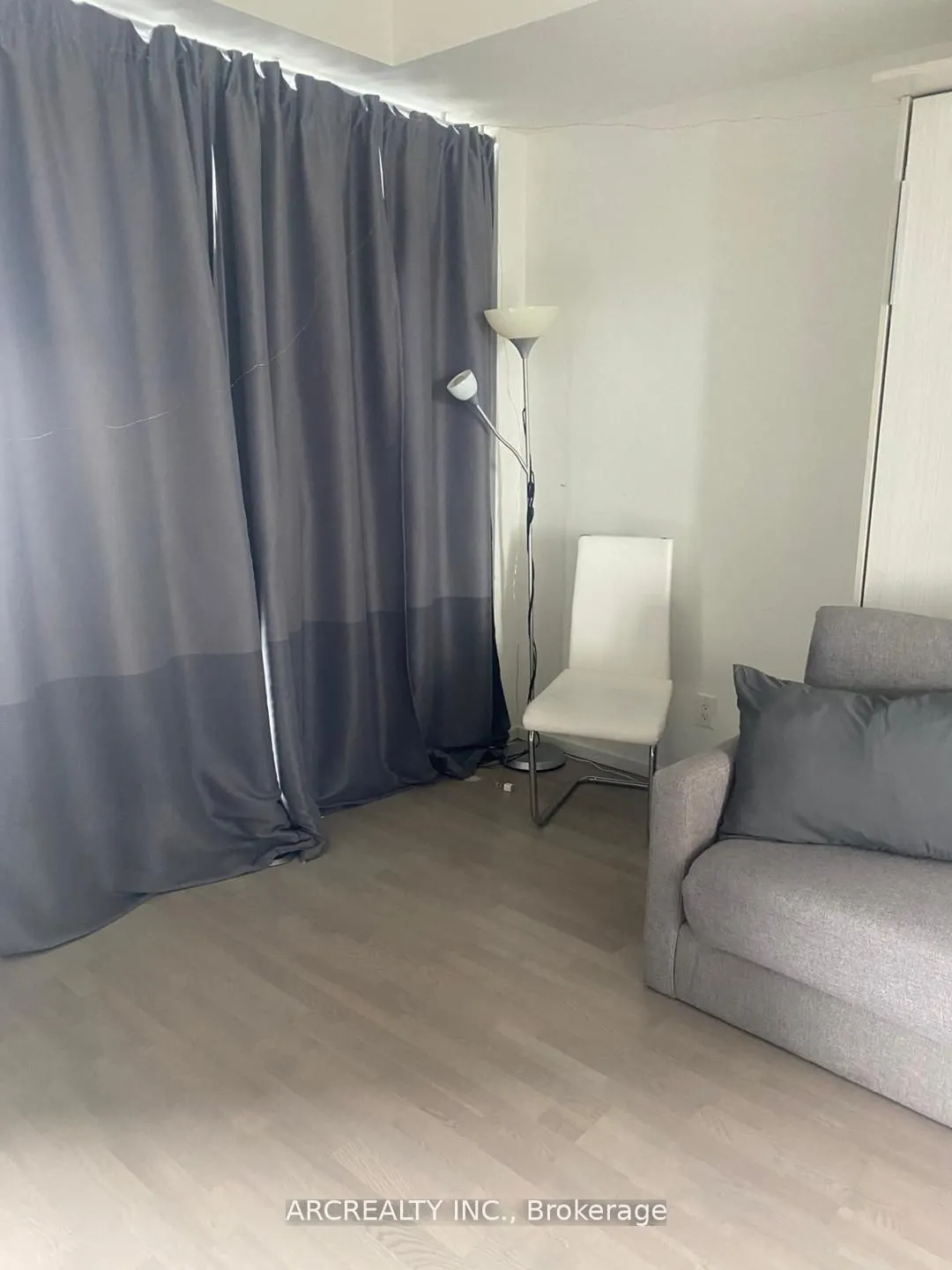 101 Charles Street E, #2807