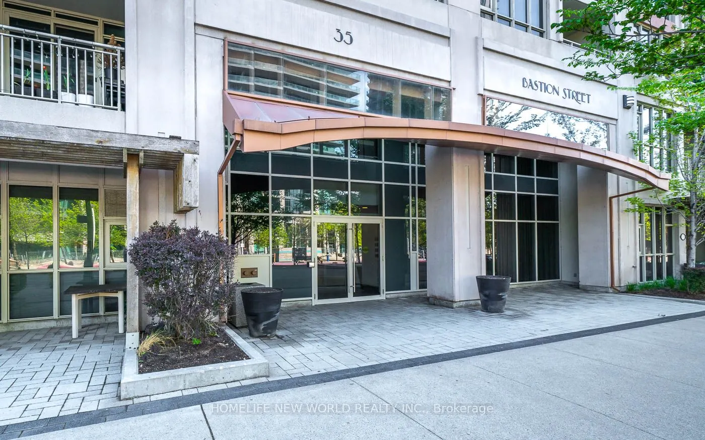 35 Bastion Street, #302