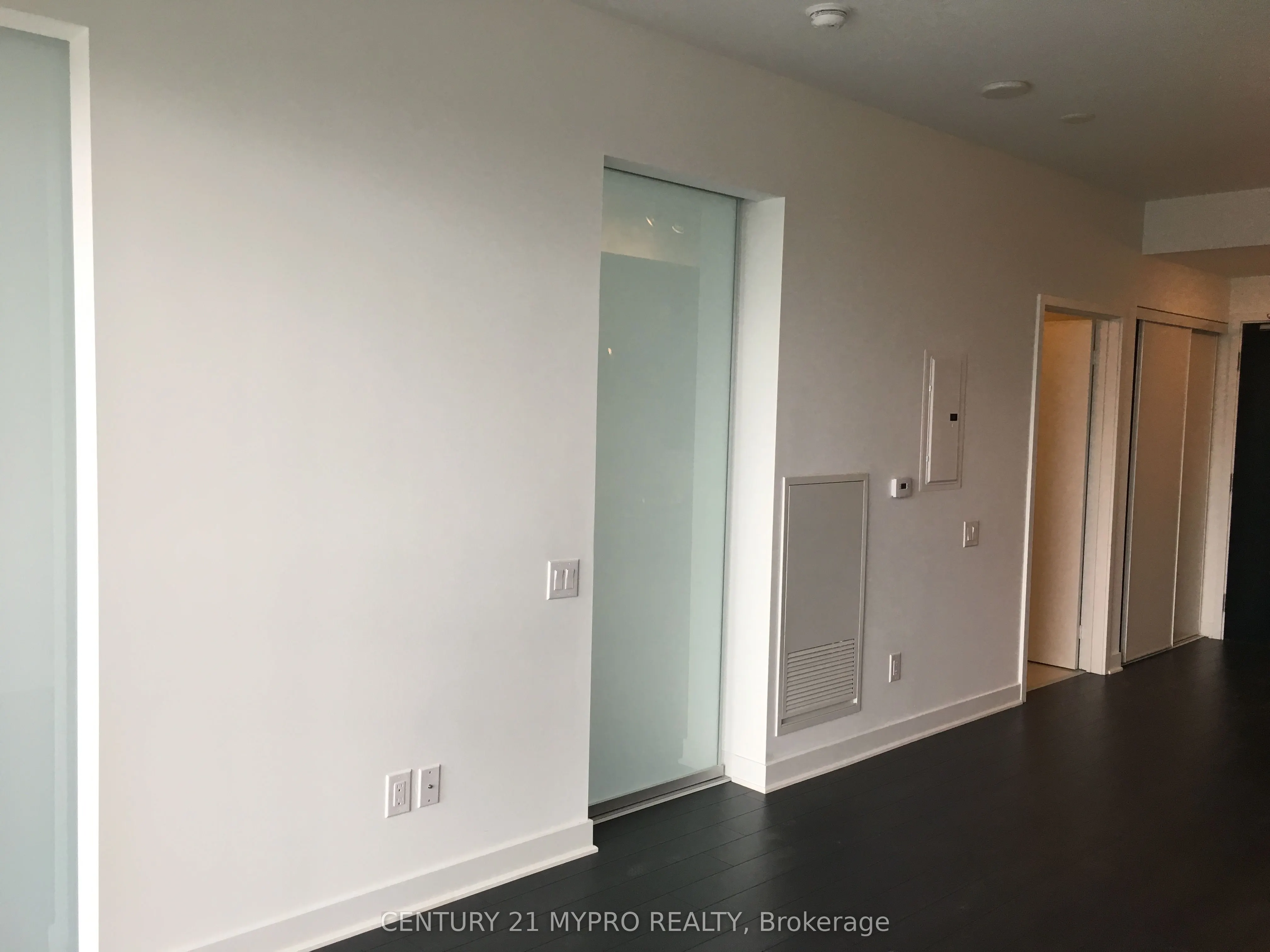 290 Adelaide Street W, #3706