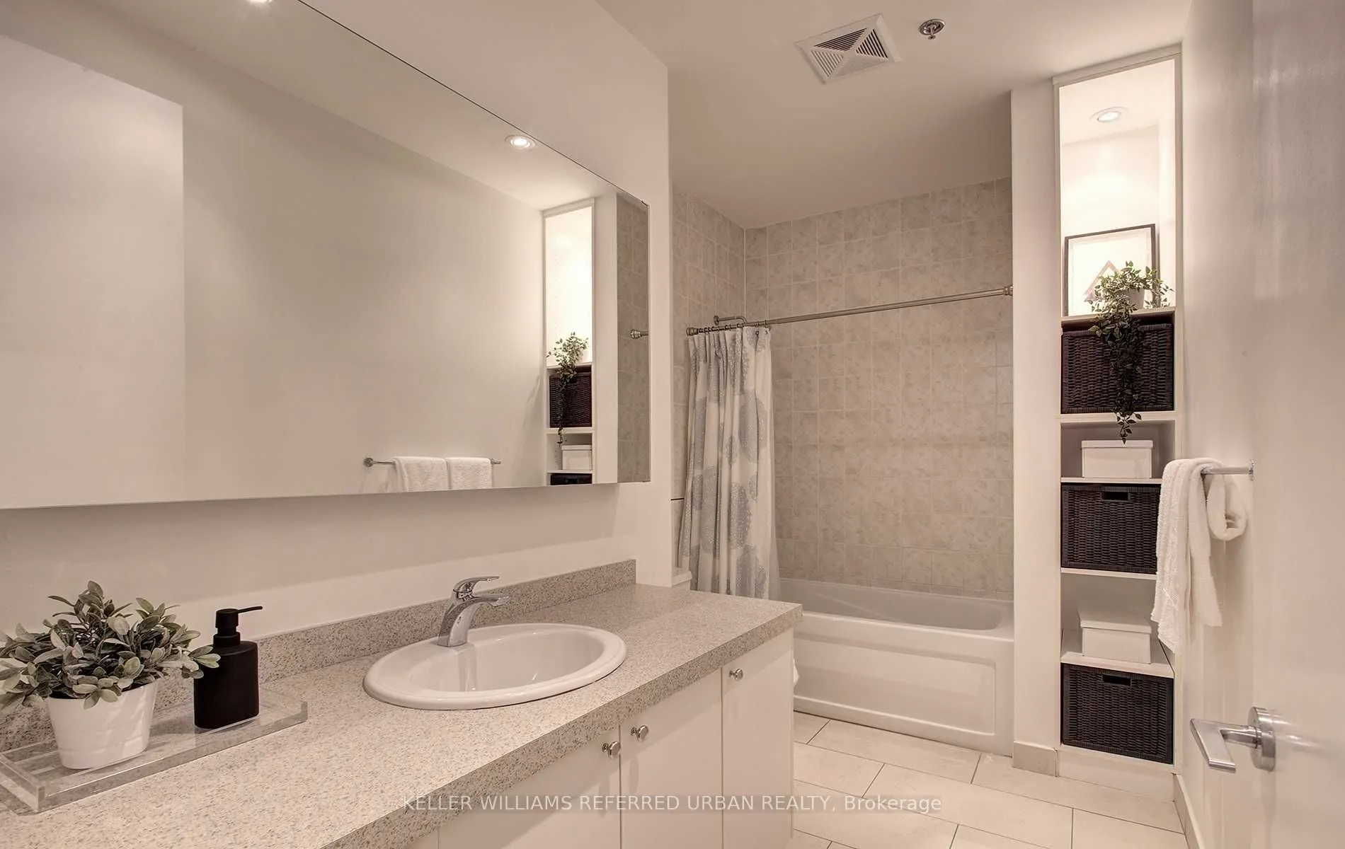 43 Hanna Avenue, #112