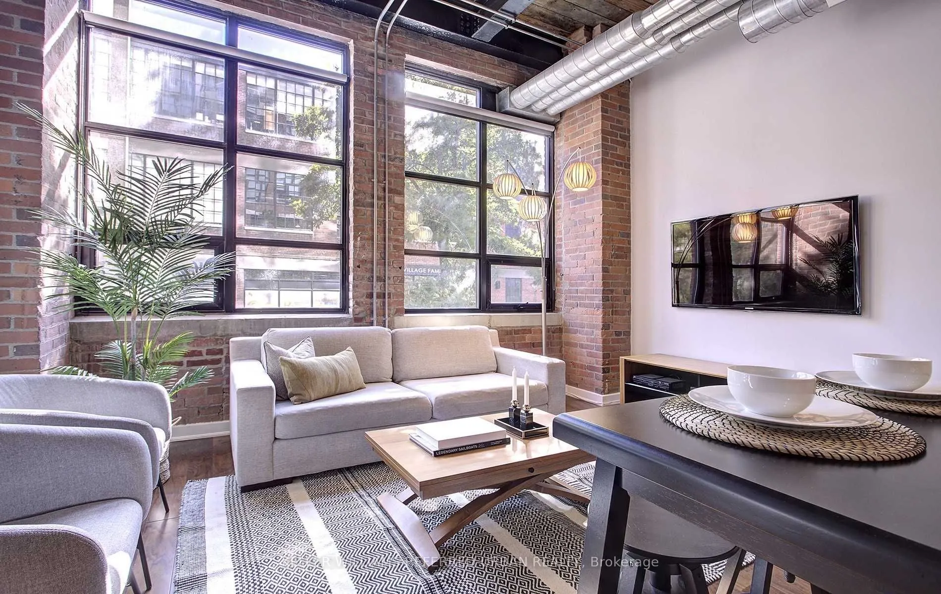 43 Hanna Avenue, #112