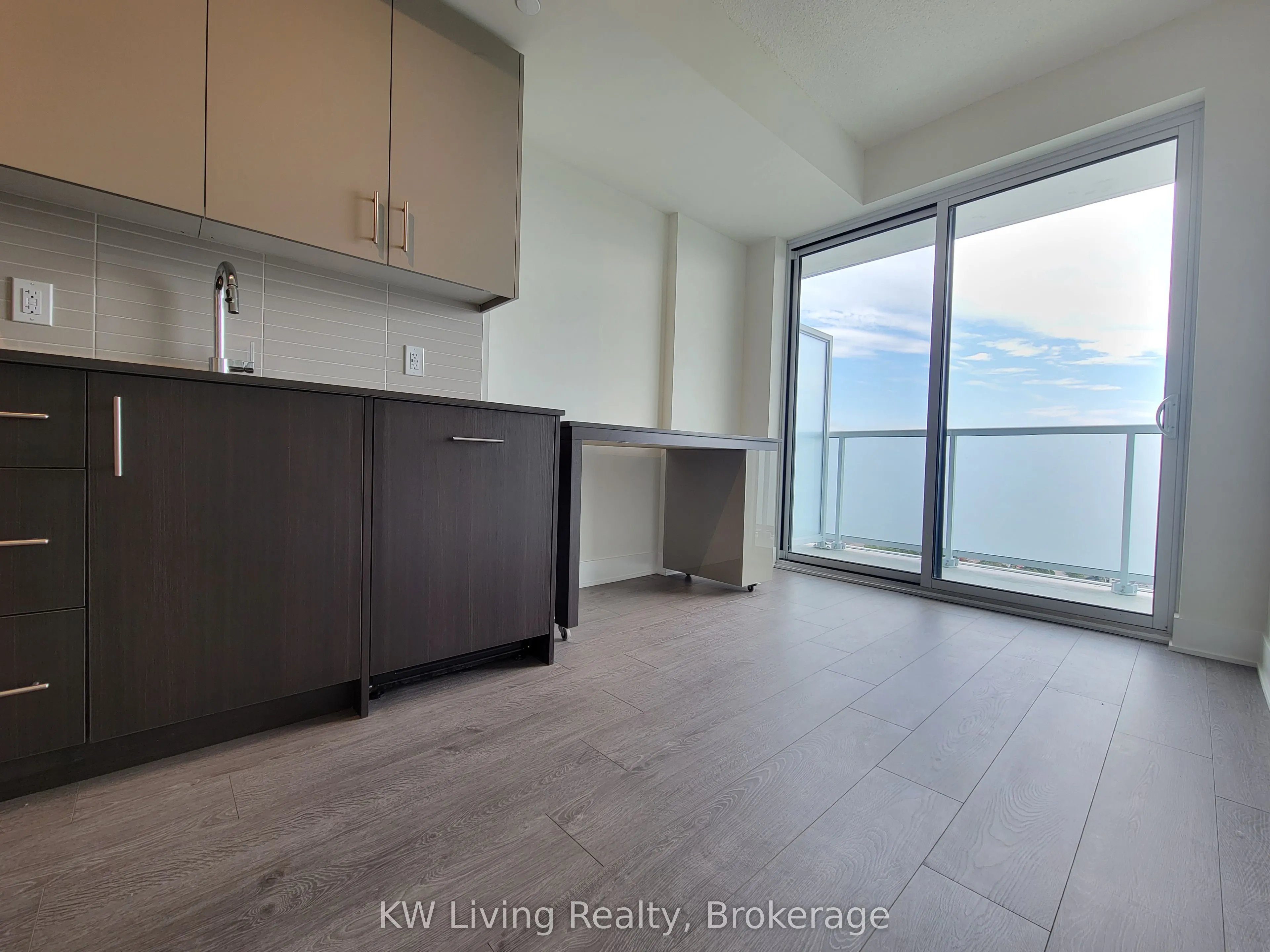 188 Fairview Mall Drive, #1909