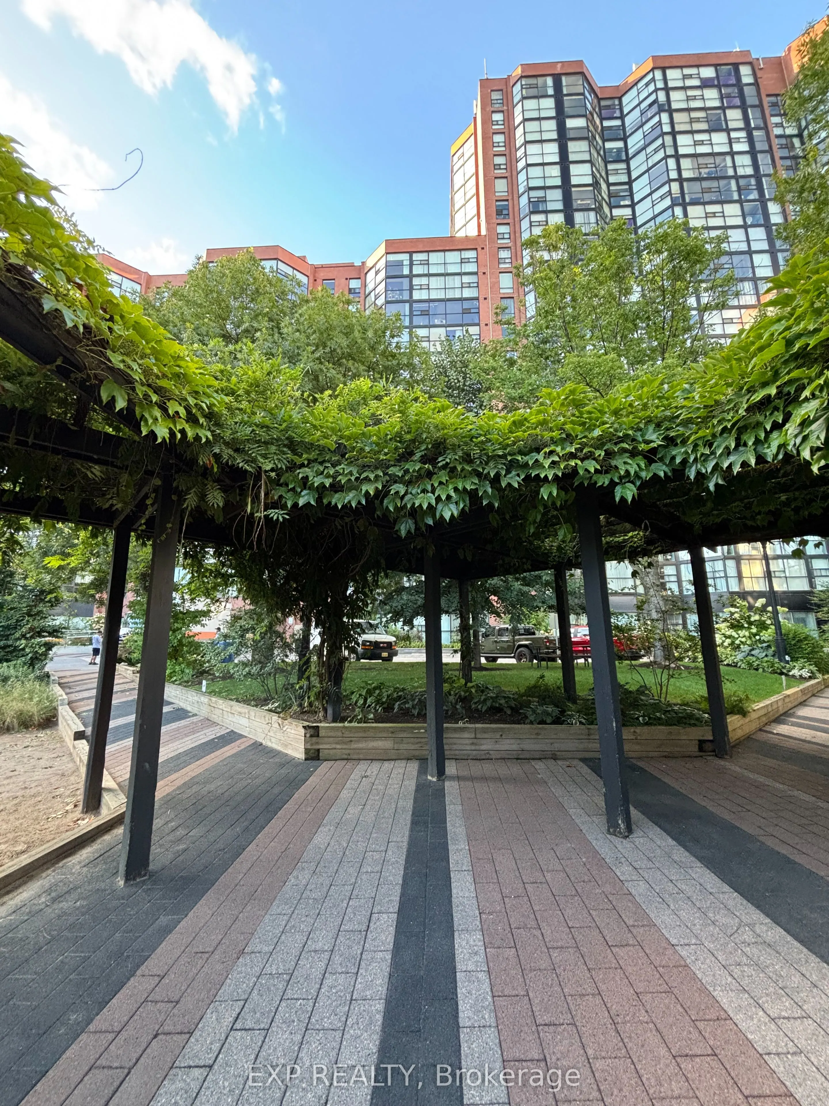 725 King Street W, #705
