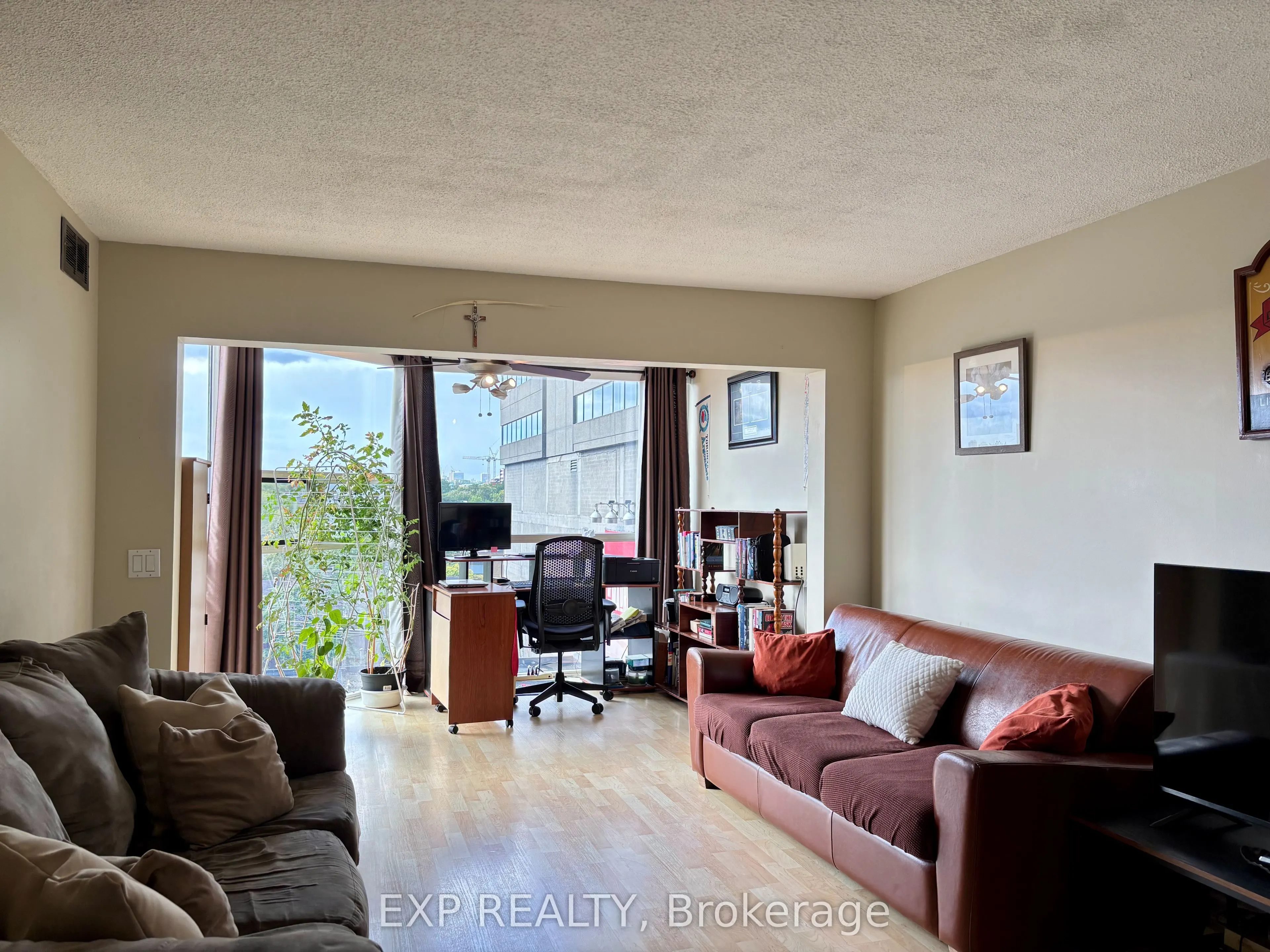 725 King Street W, #705